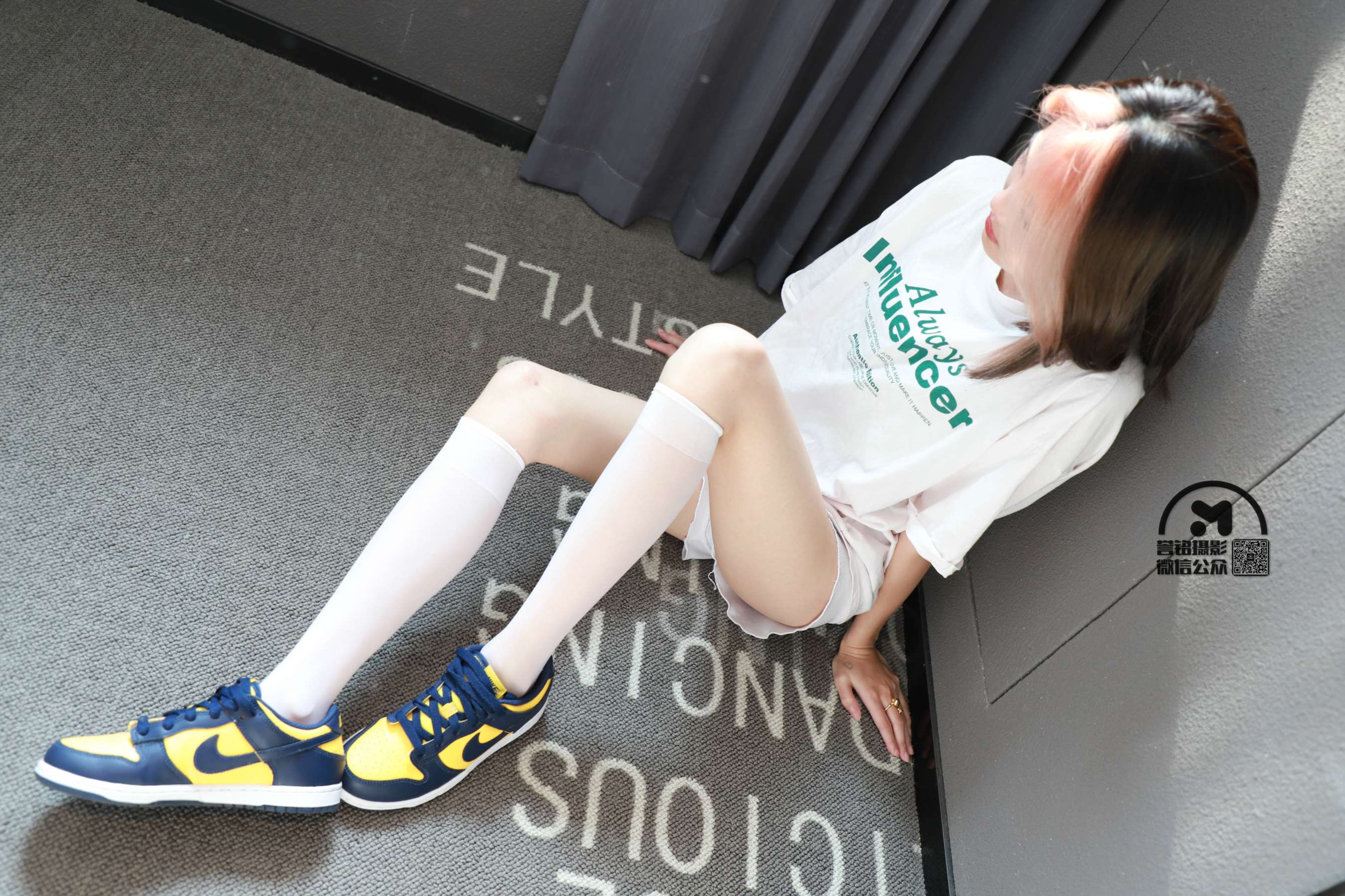 《[寄卖]誉铭摄影《少女板鞋の丝袜脚》》作品图