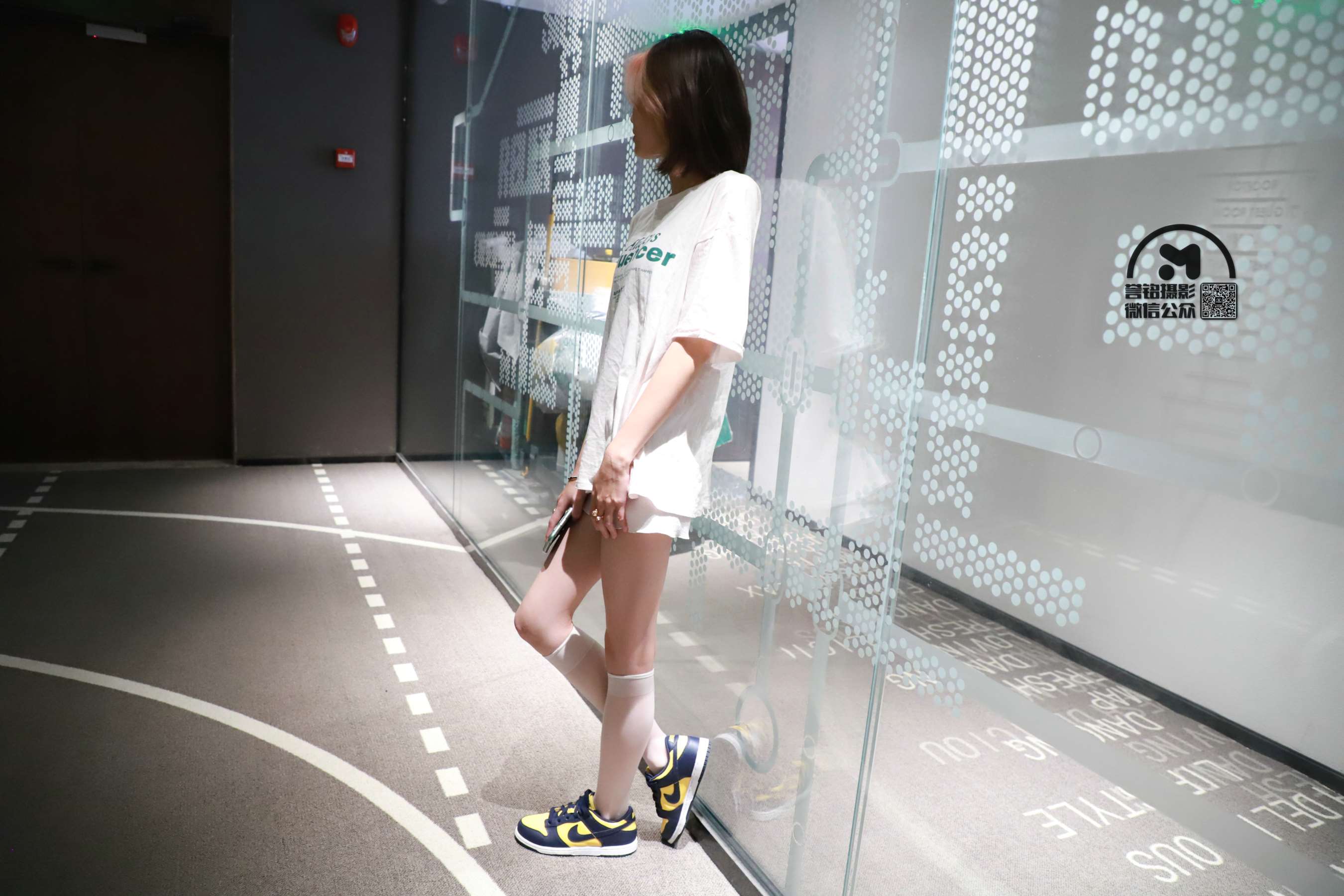 《[寄卖]誉铭摄影《少女板鞋の丝袜脚》》作品图