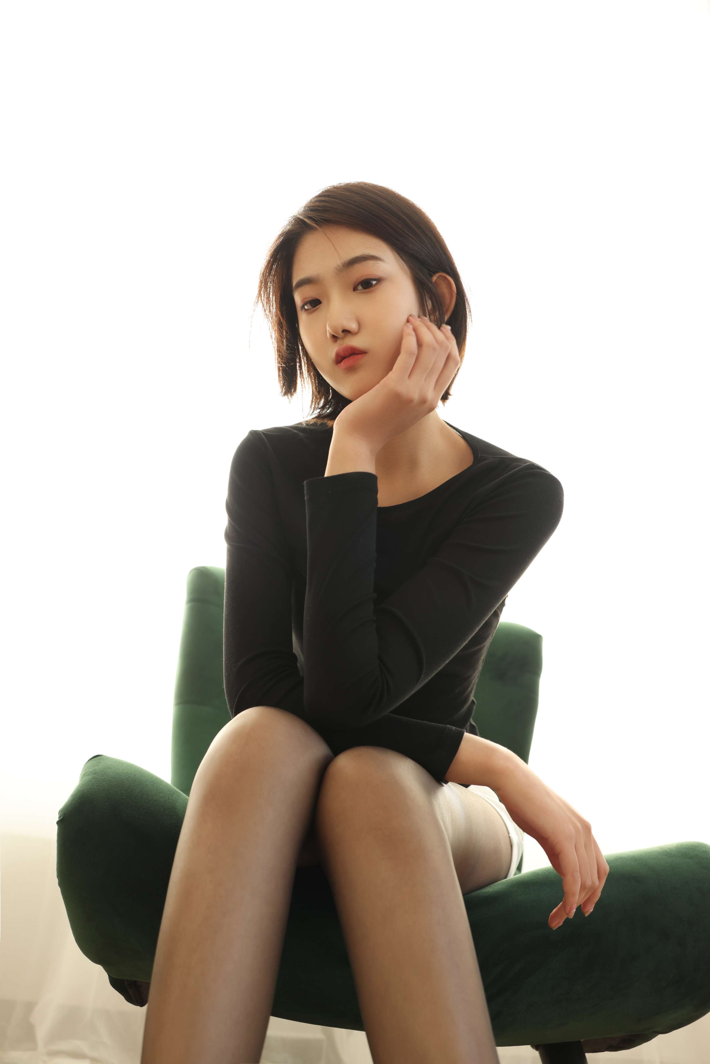 《琳琳高跟黑丝脚》作品图