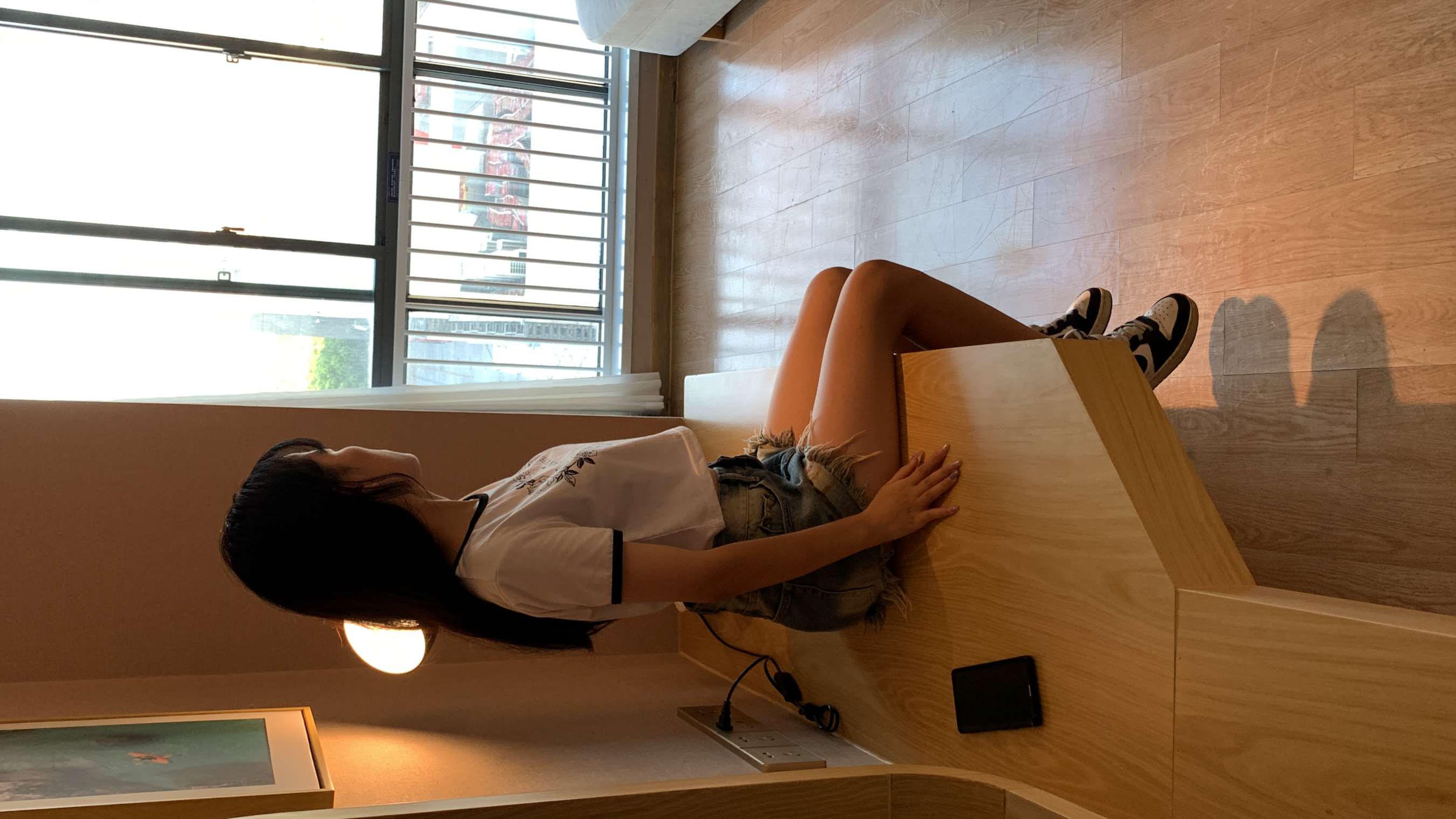 《少女球鞋の棉袜脚》作品图