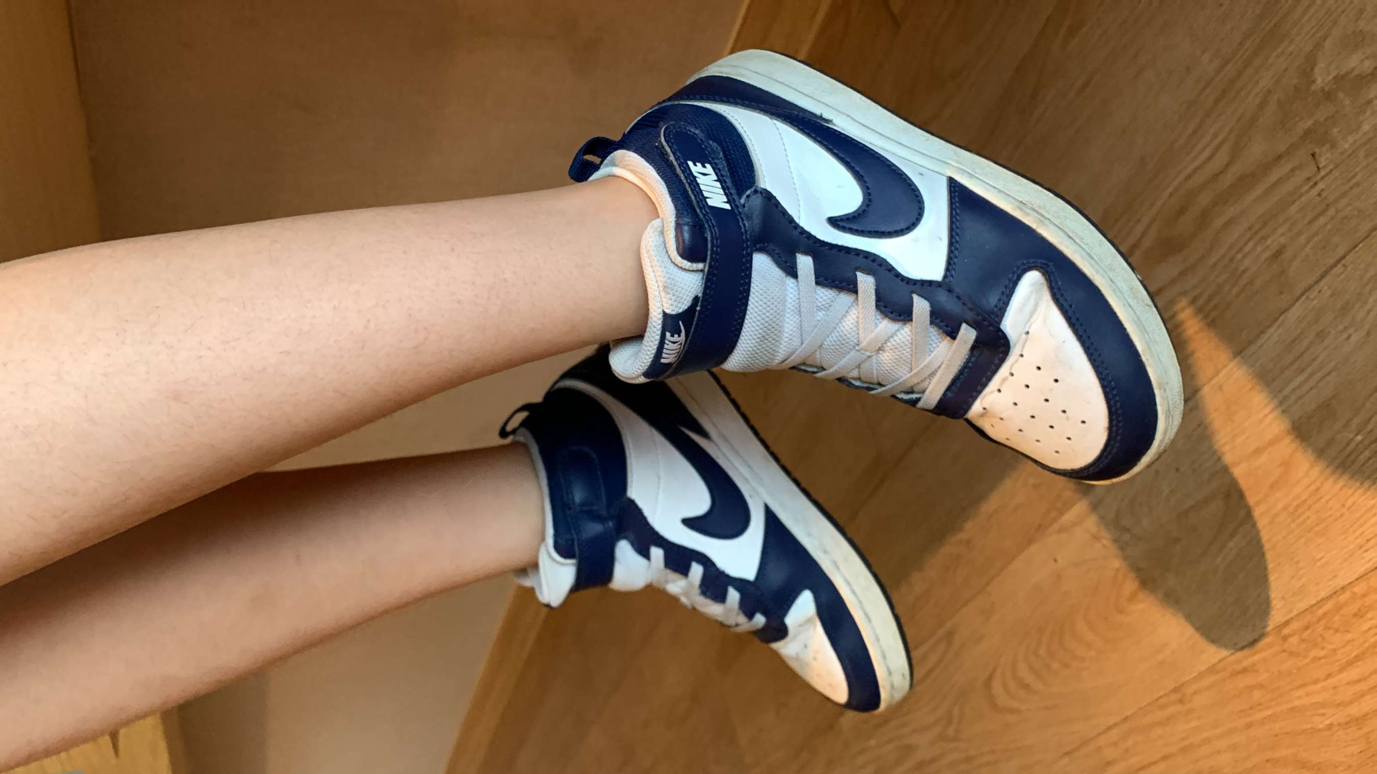 《少女球鞋の棉袜脚》作品图