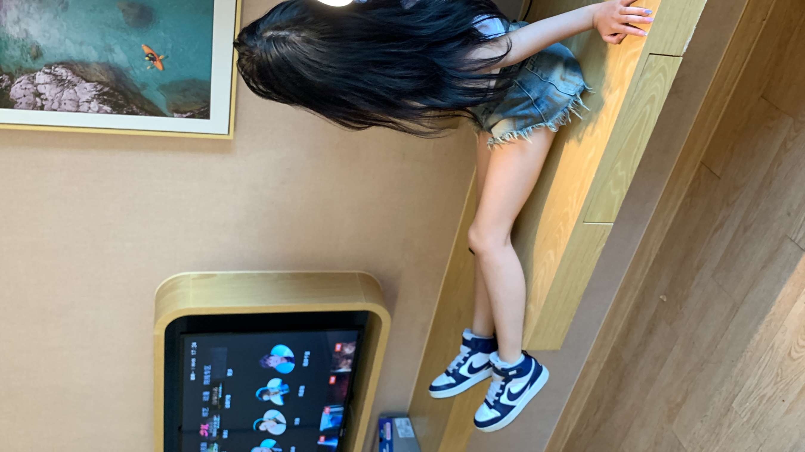 《少女球鞋の棉袜脚》作品图