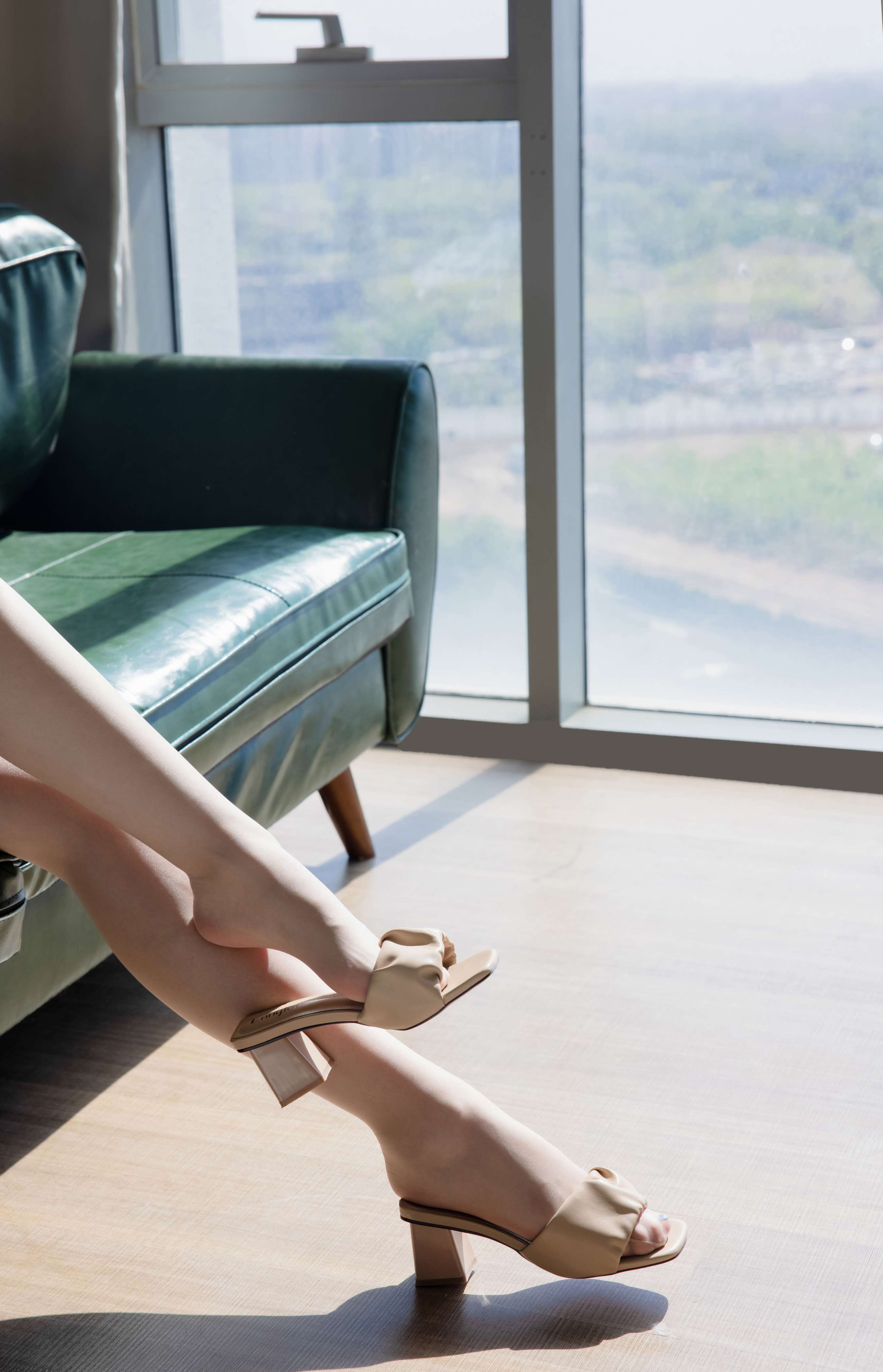 《静思高跟の肉丝足》作品图