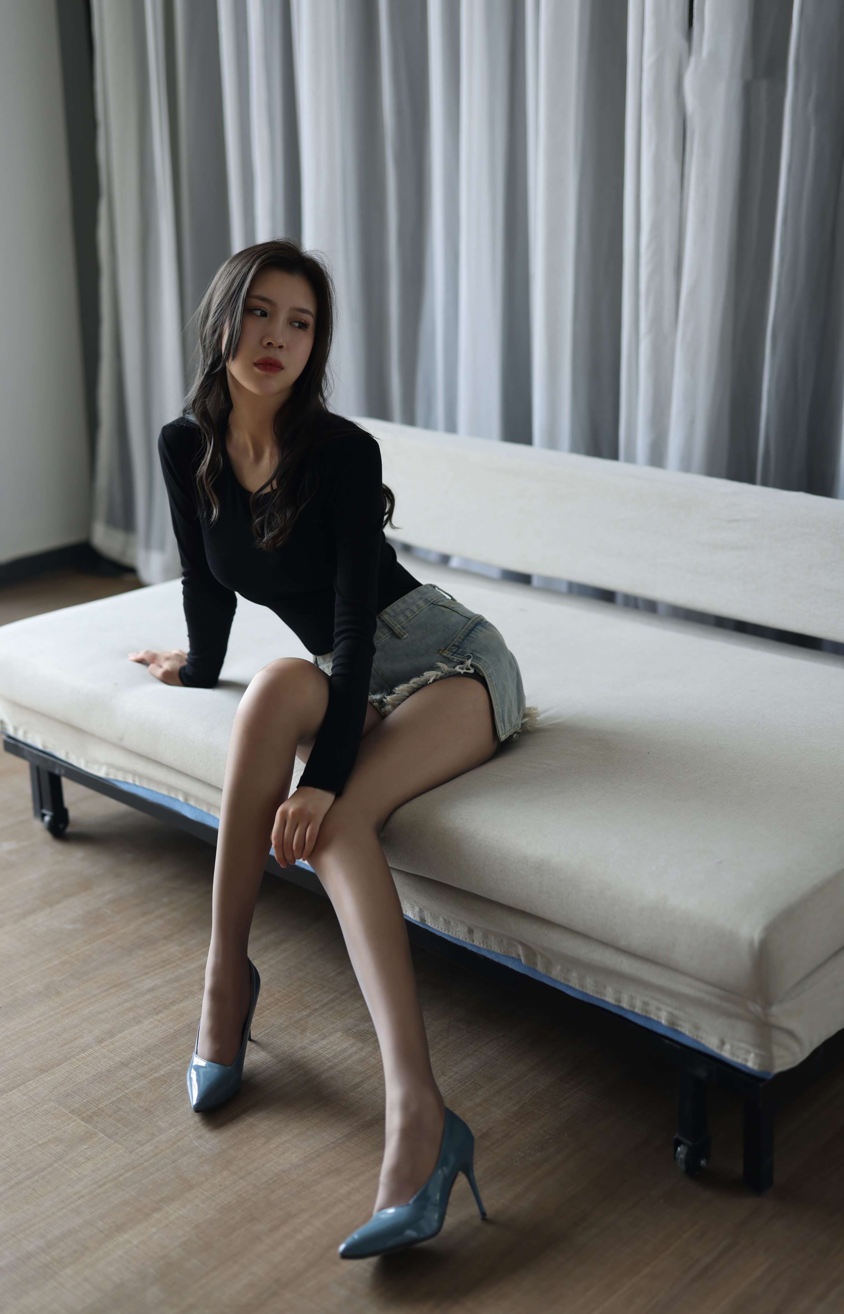 《姗姗肉丝高跟》作品图