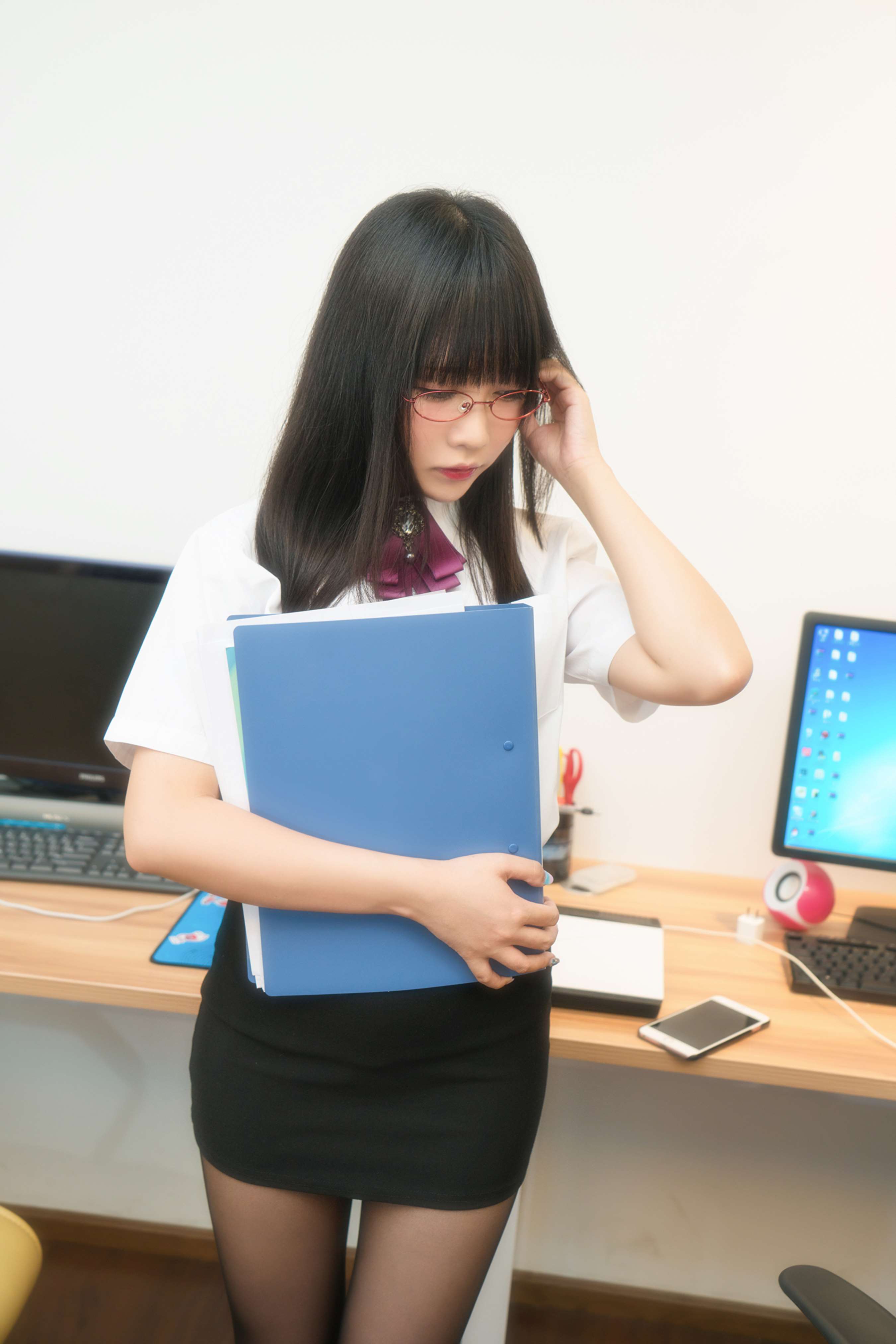 《铭铭高跟の开洞黑丝》作品图