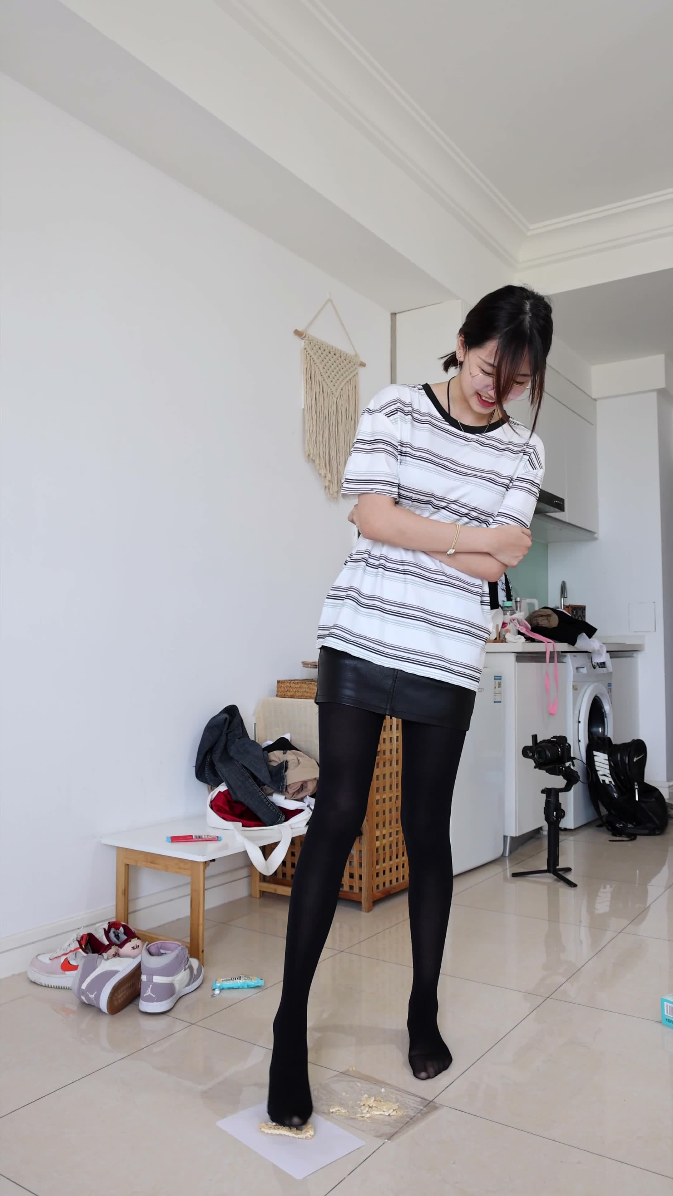 《小甜豆丝袜踩东西》作品图