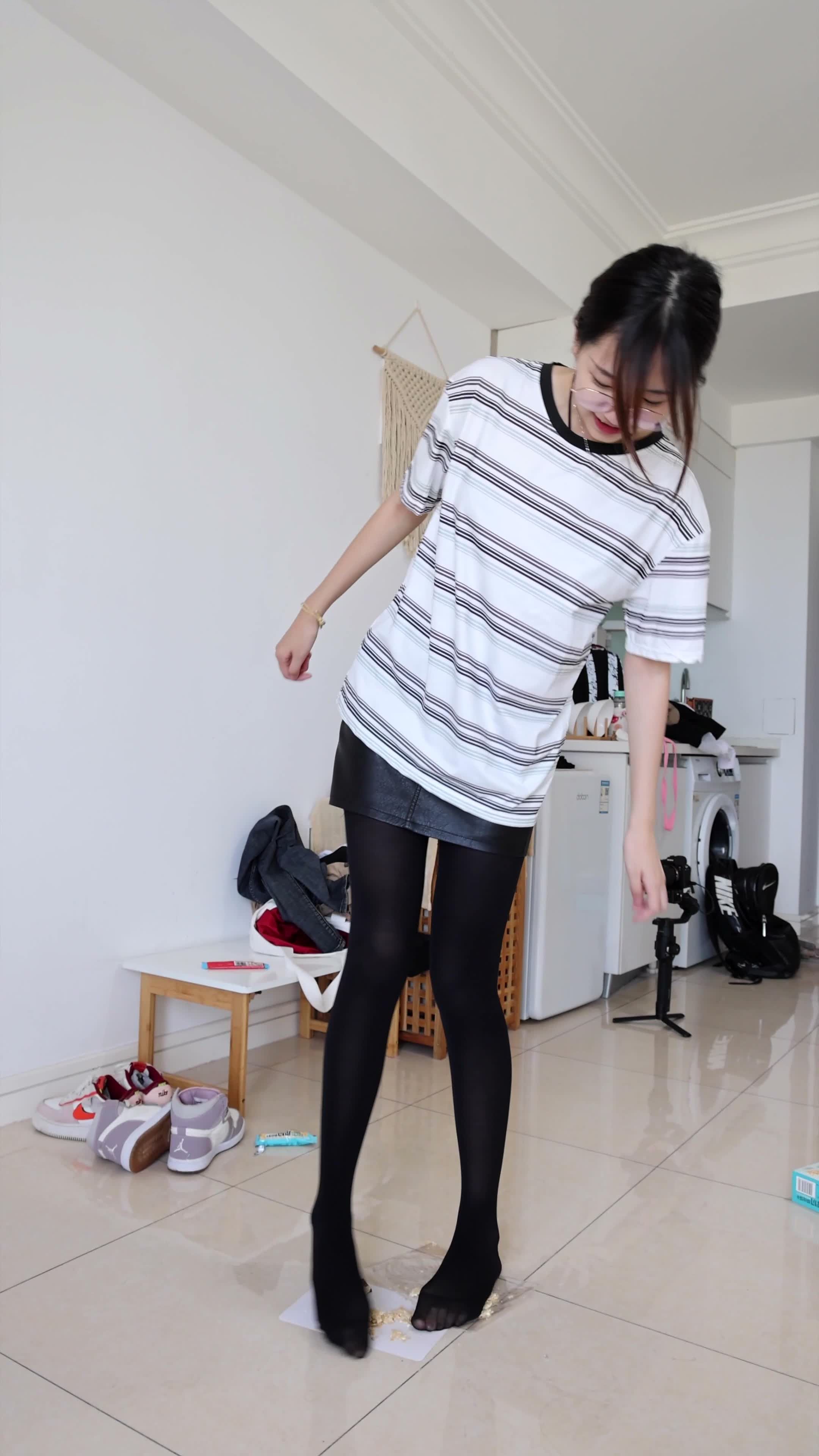 《小甜豆丝袜踩东西》作品图