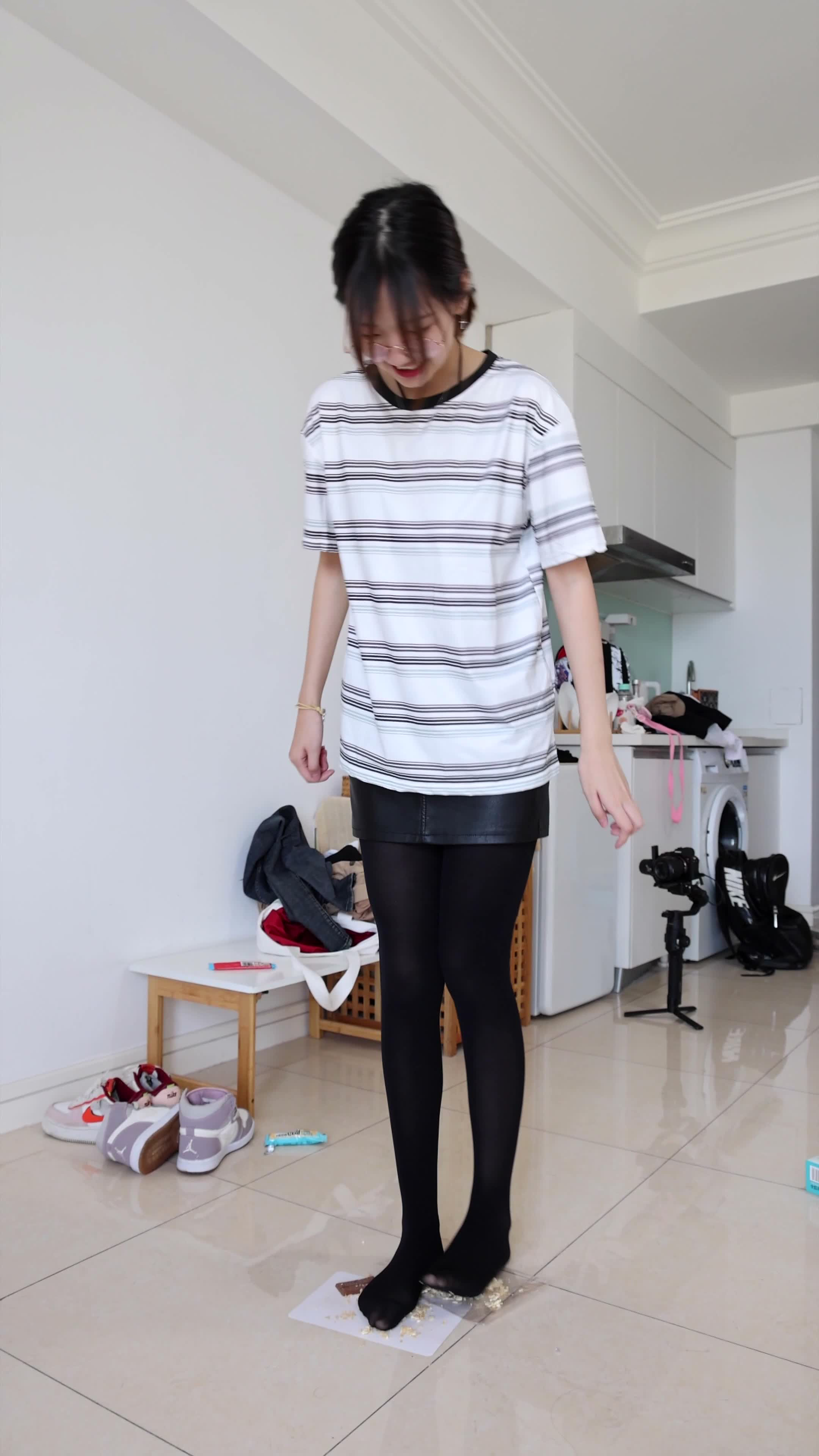 《小甜豆丝袜踩东西》作品图