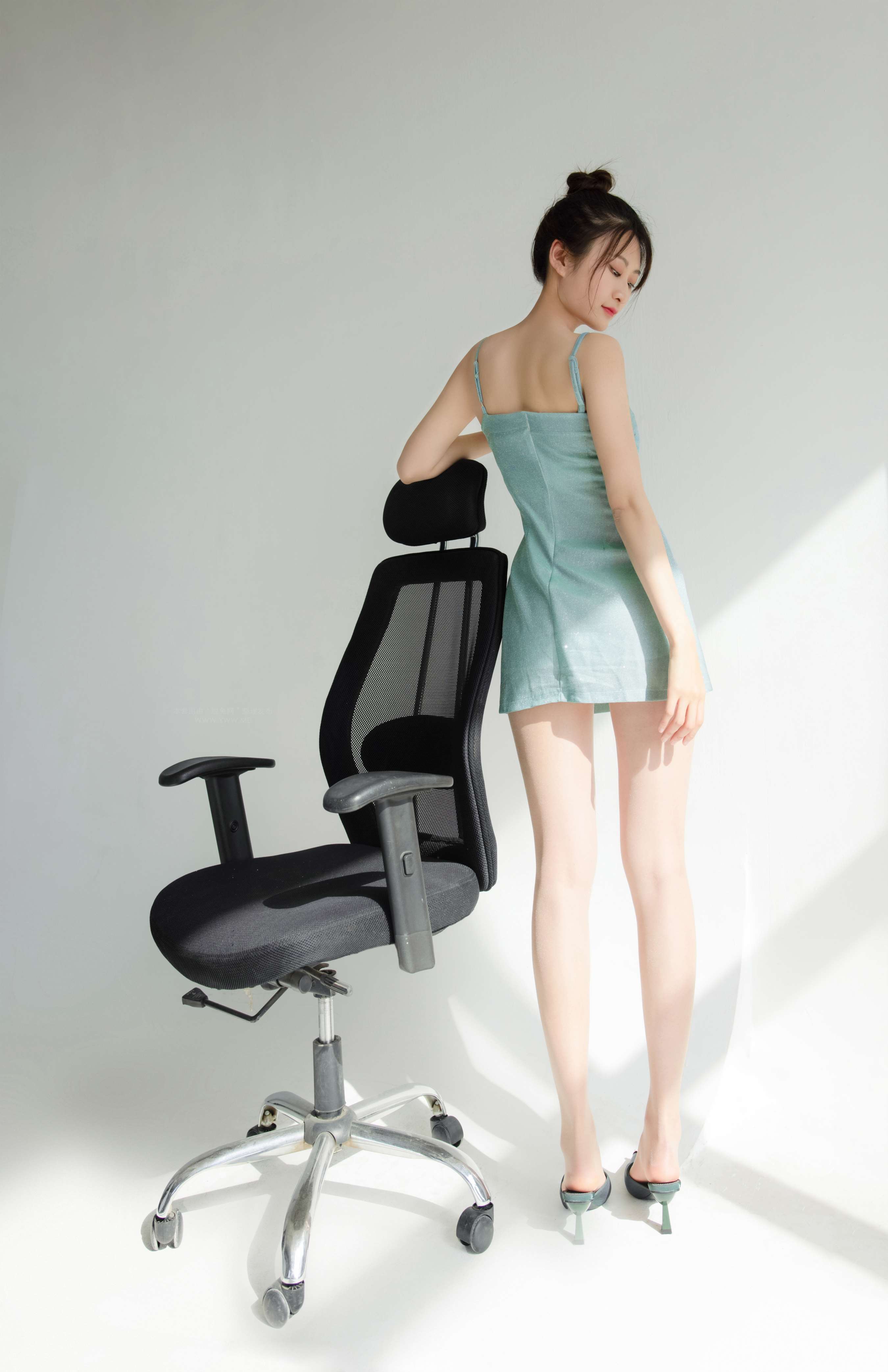 《莎莎凉高跟の丝足》作品图