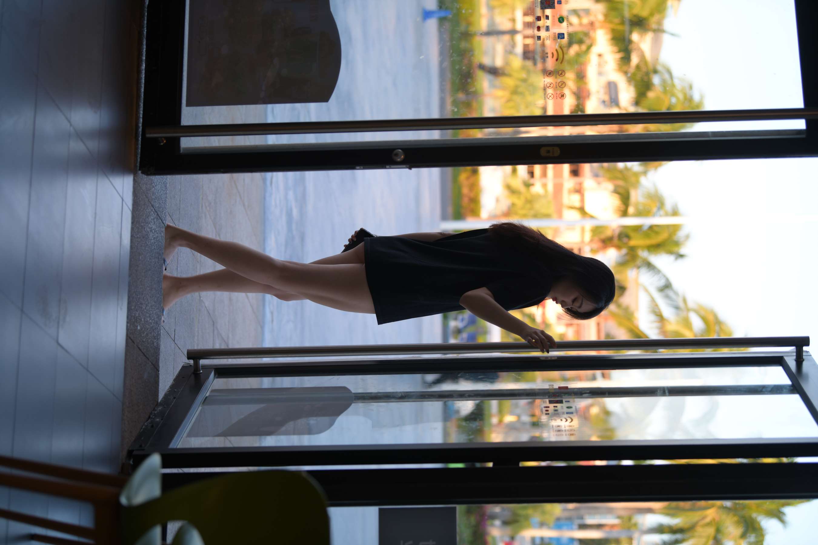 《泳装の人字拖嫩足（上）》作品图