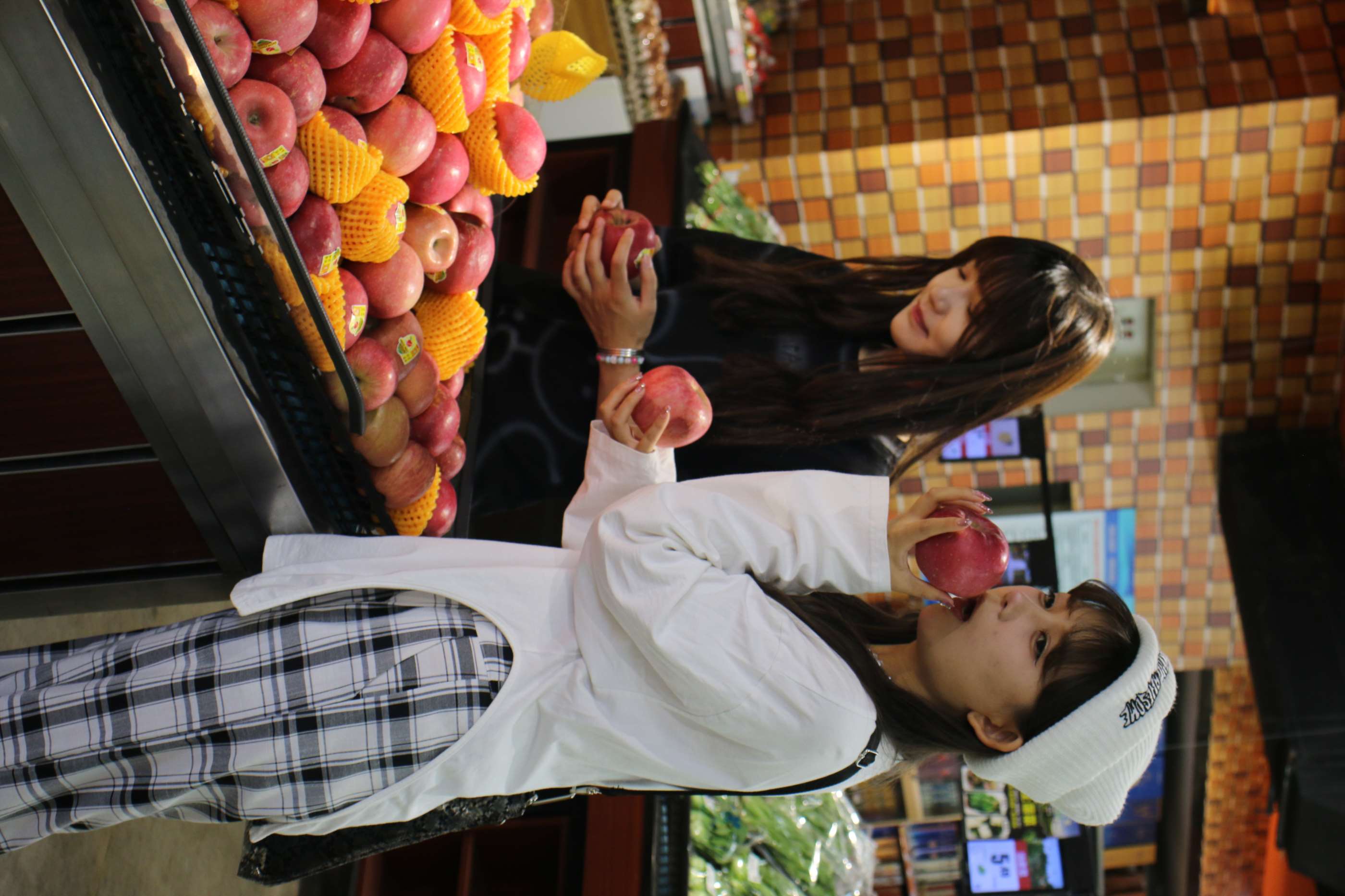 《商场双姝》作品图