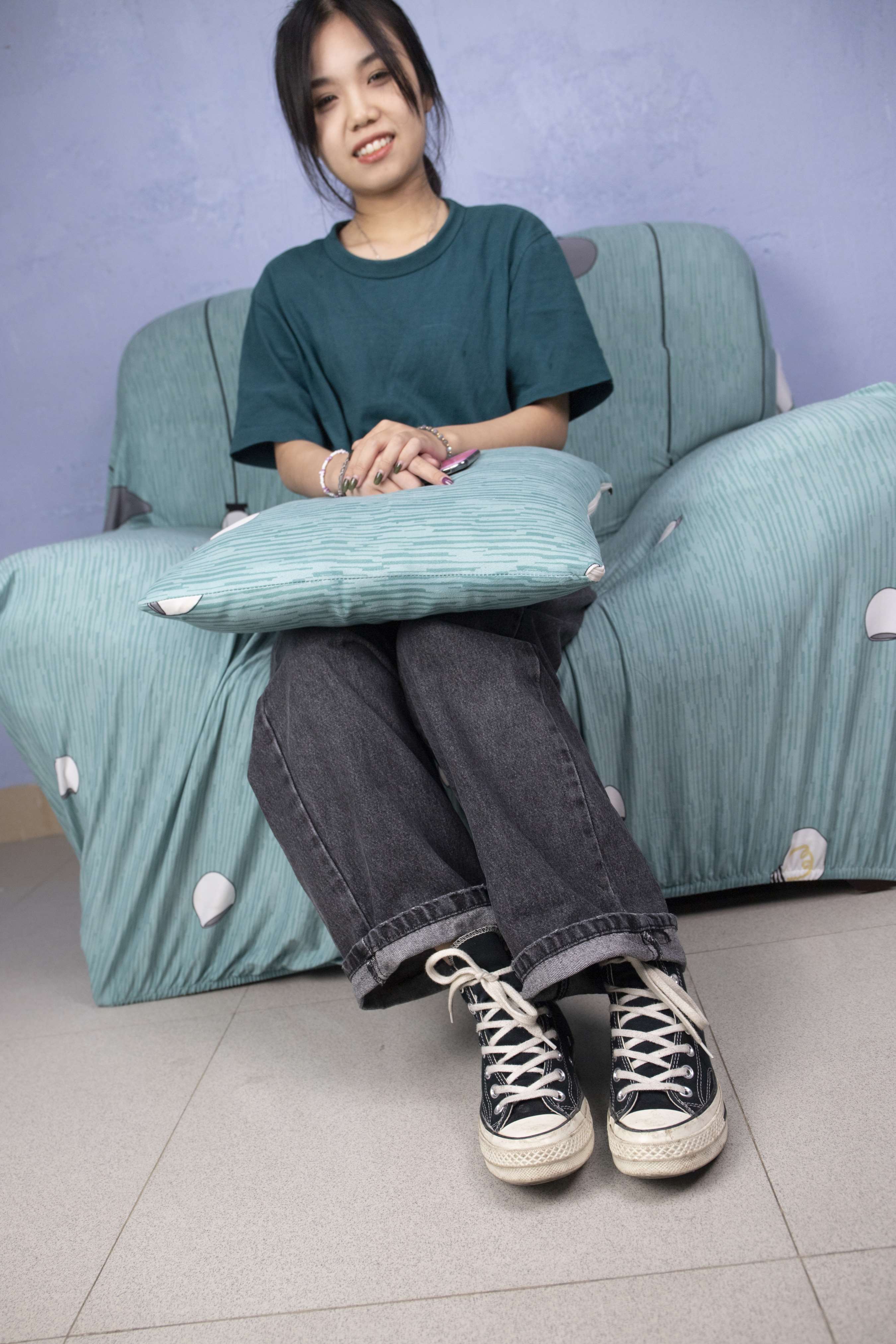 《小溪帆布鞋の棉袜脚丫》作品图