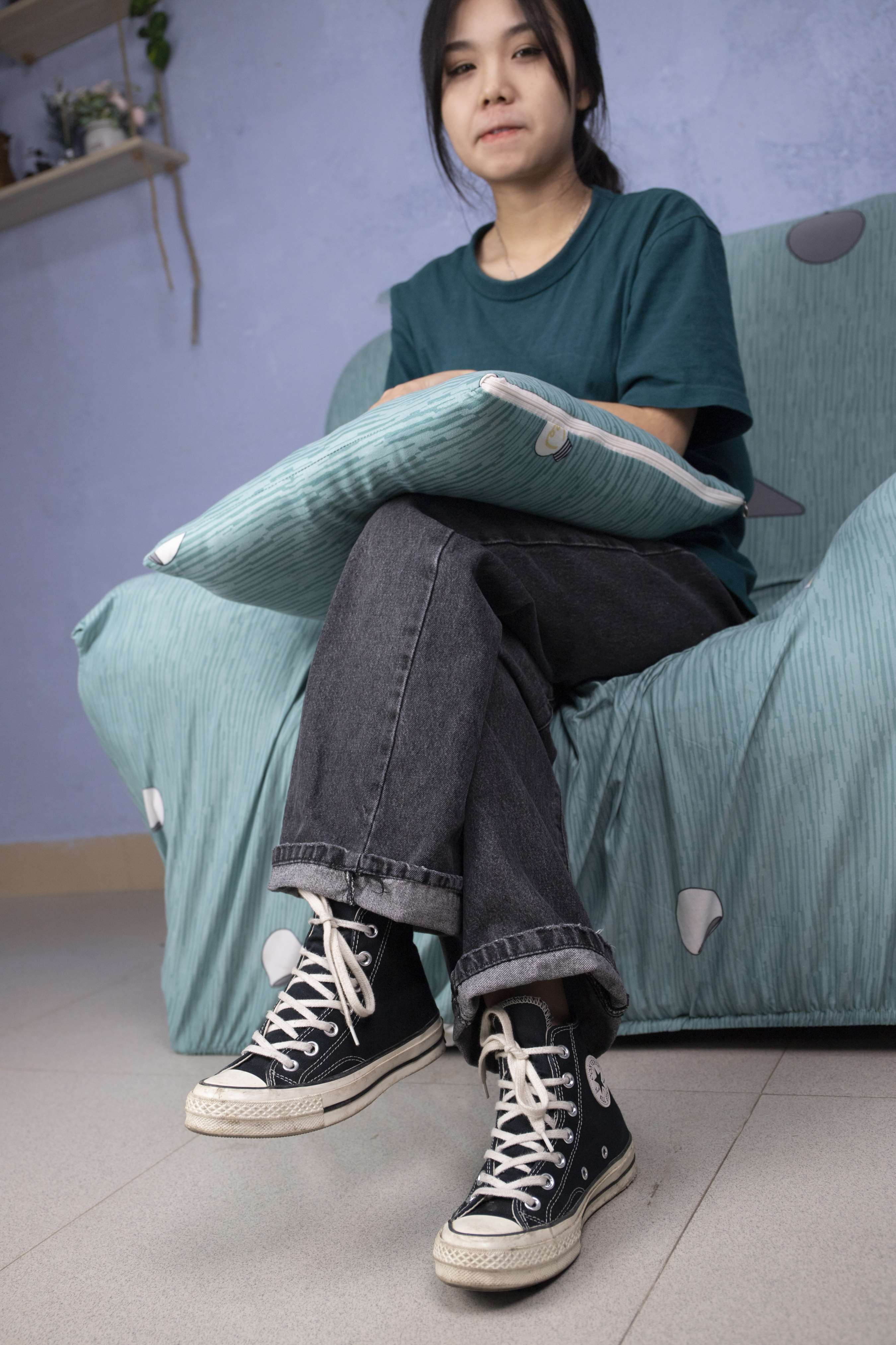 《小溪帆布鞋の棉袜脚丫》作品图