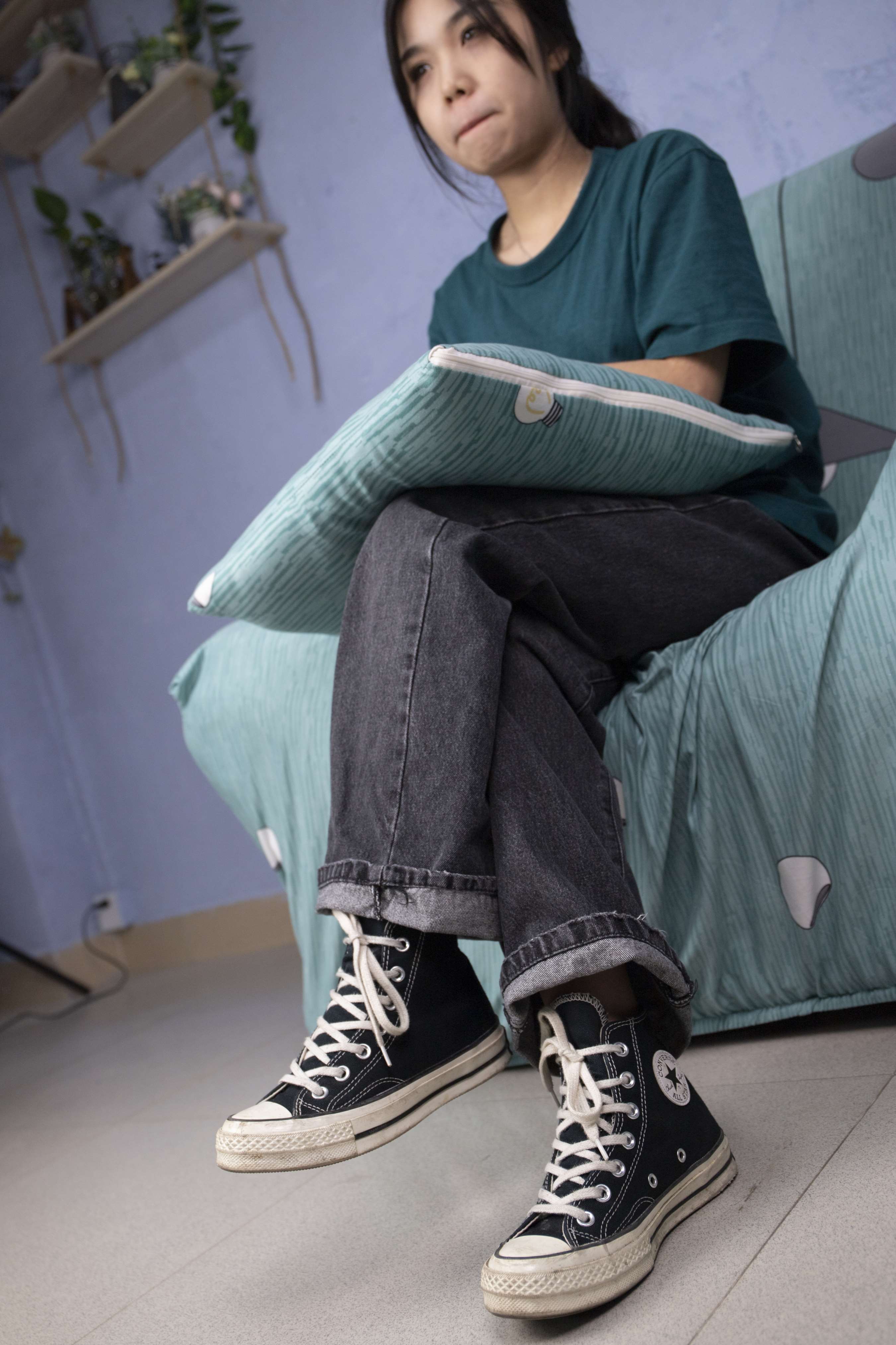 《小溪帆布鞋の棉袜脚丫》作品图