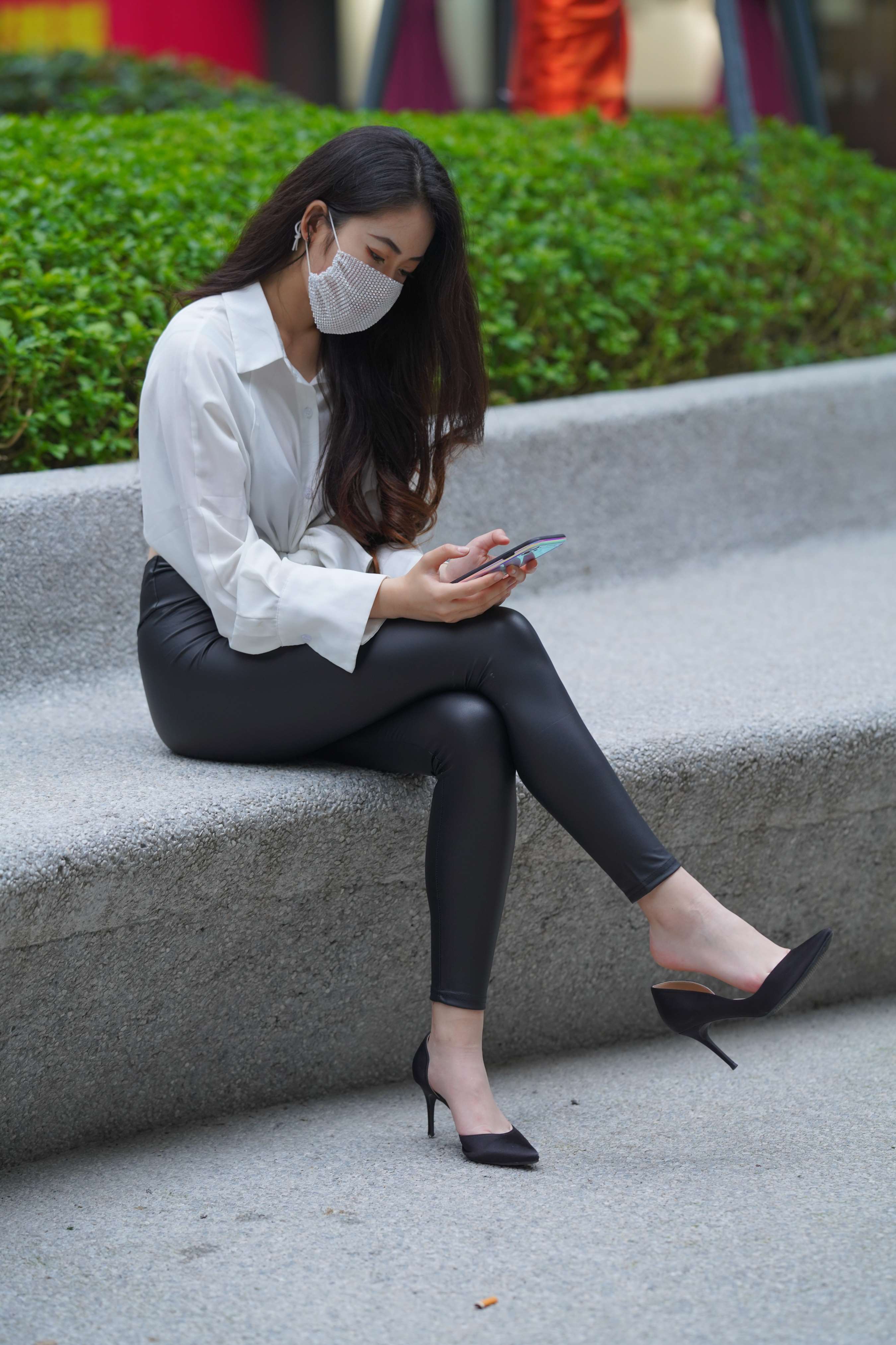 《皮裤の高跟嫩足》作品图