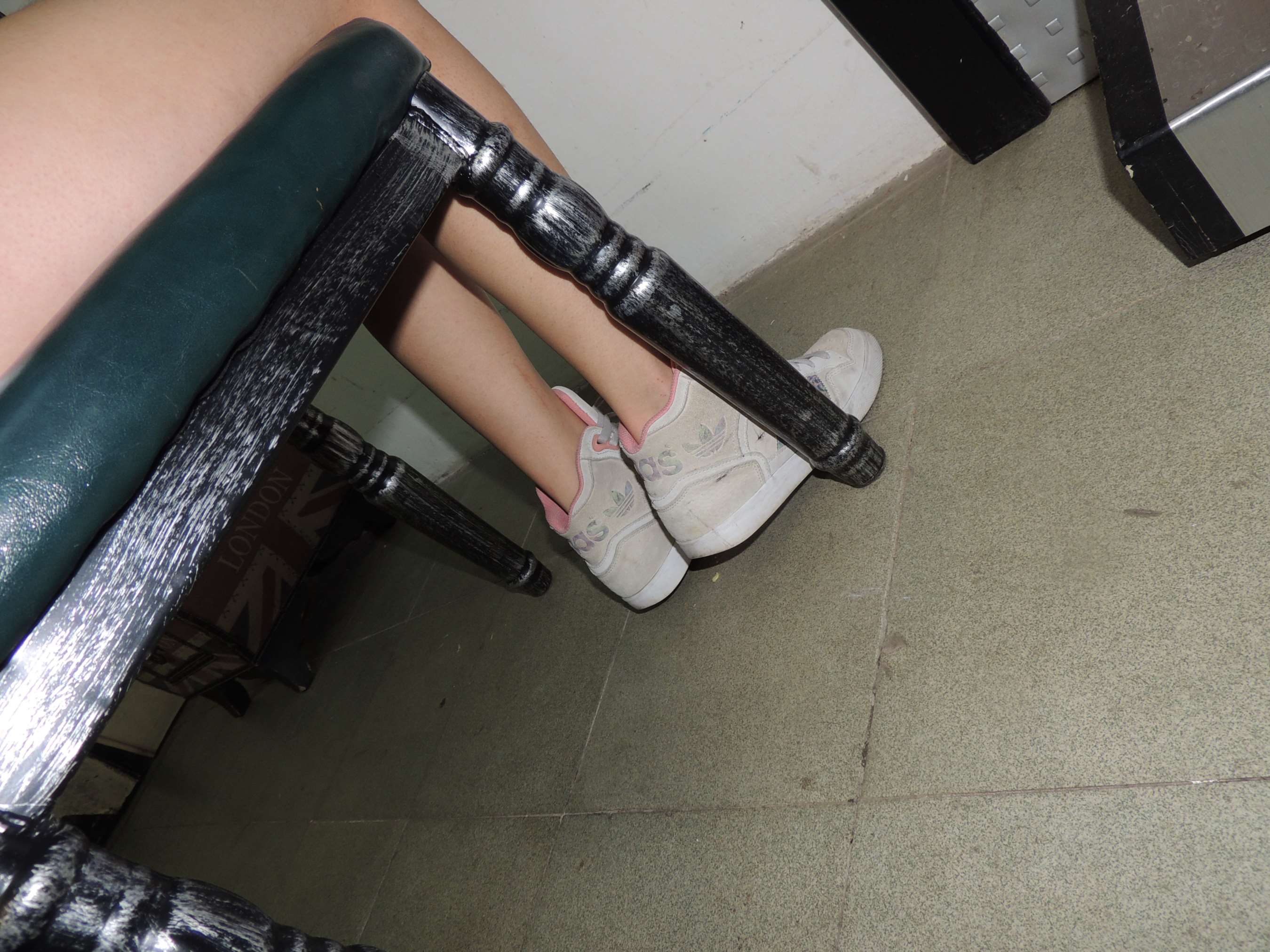 《少女帆布鞋の嫩足》作品图