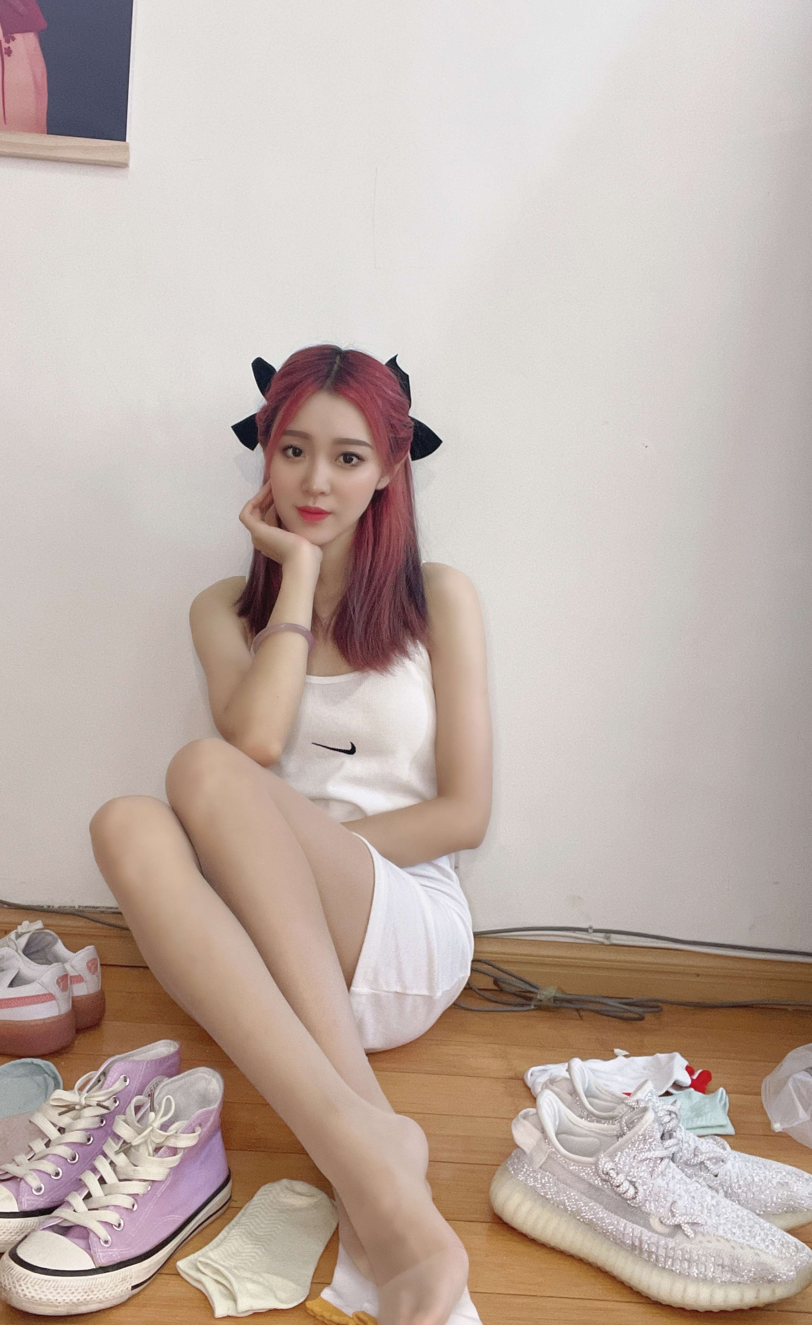 《运动丝美女》作品图