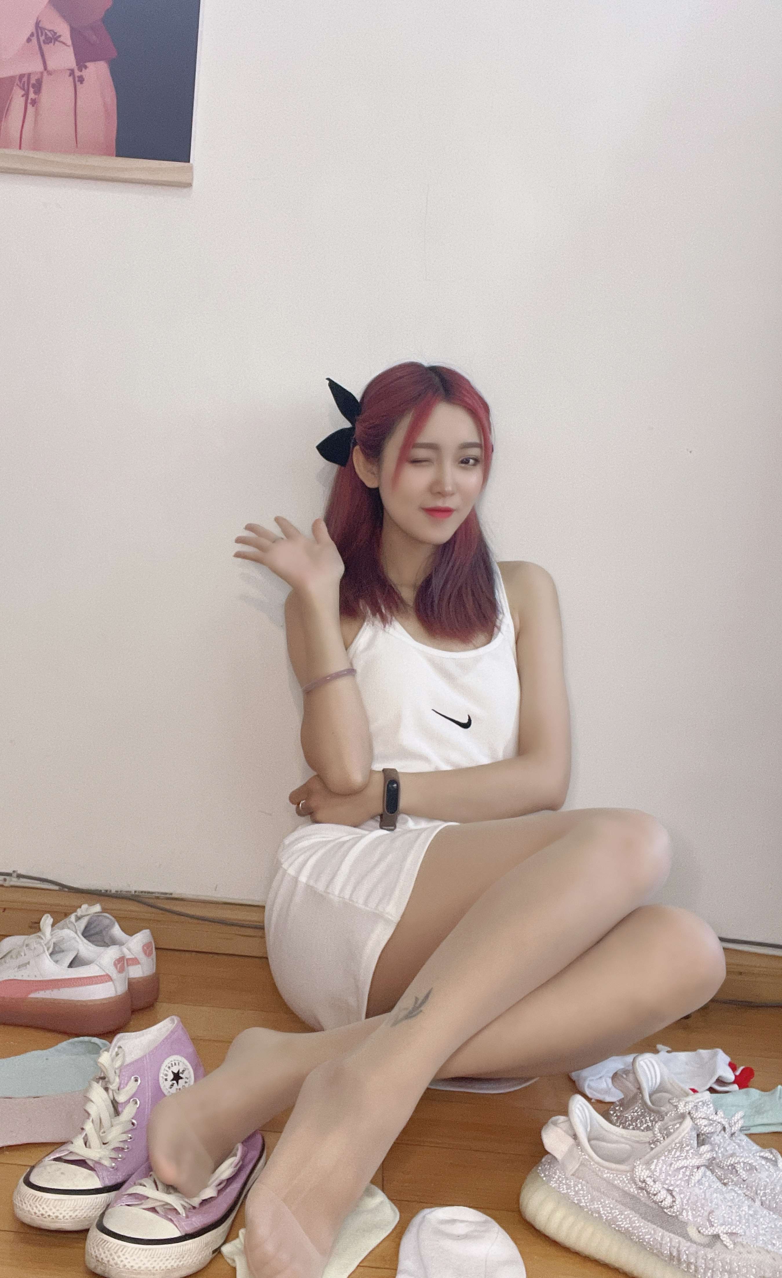 《运动丝美女》作品图