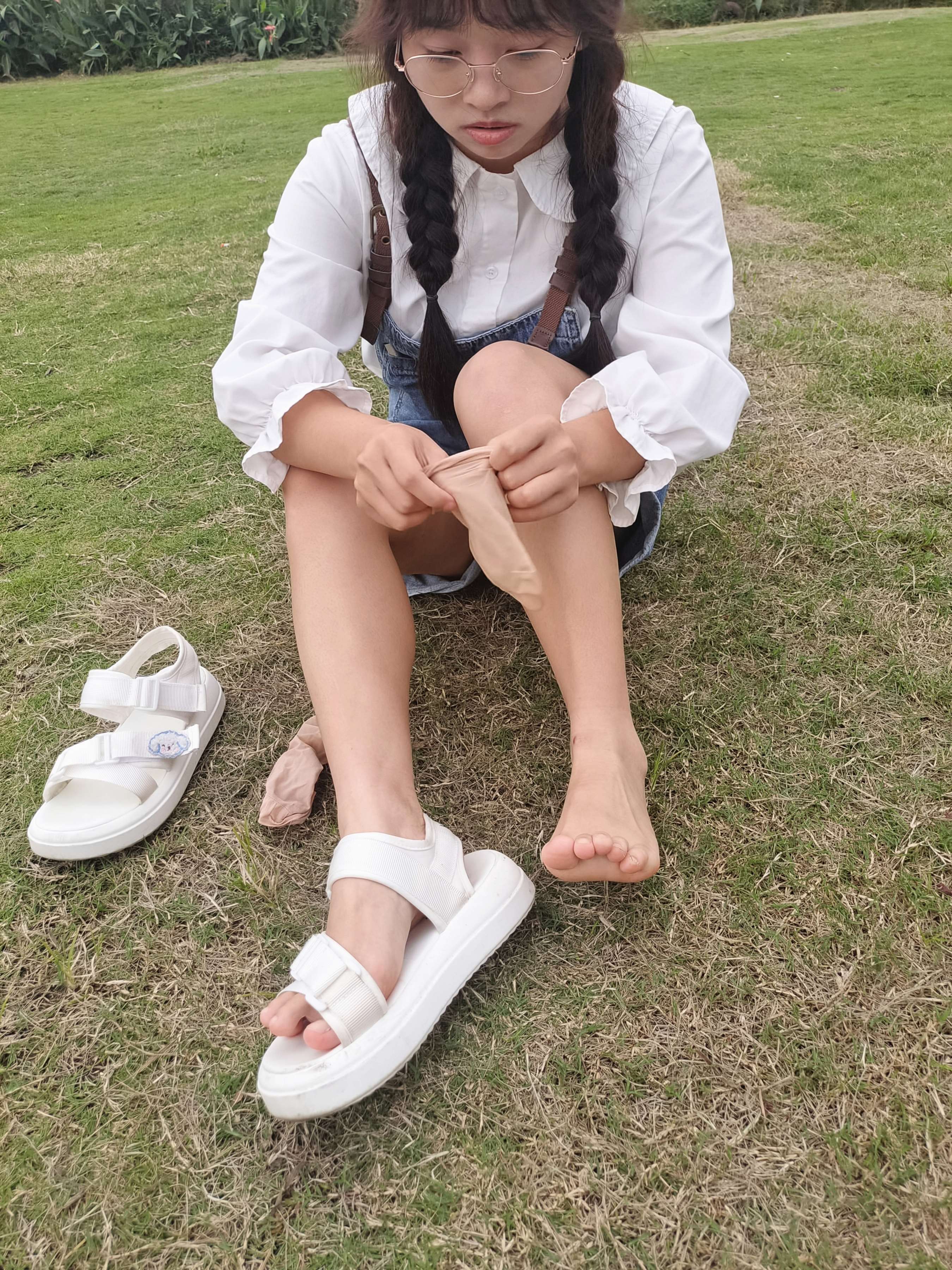 《宝儿 – 披着情绪的花》作品图