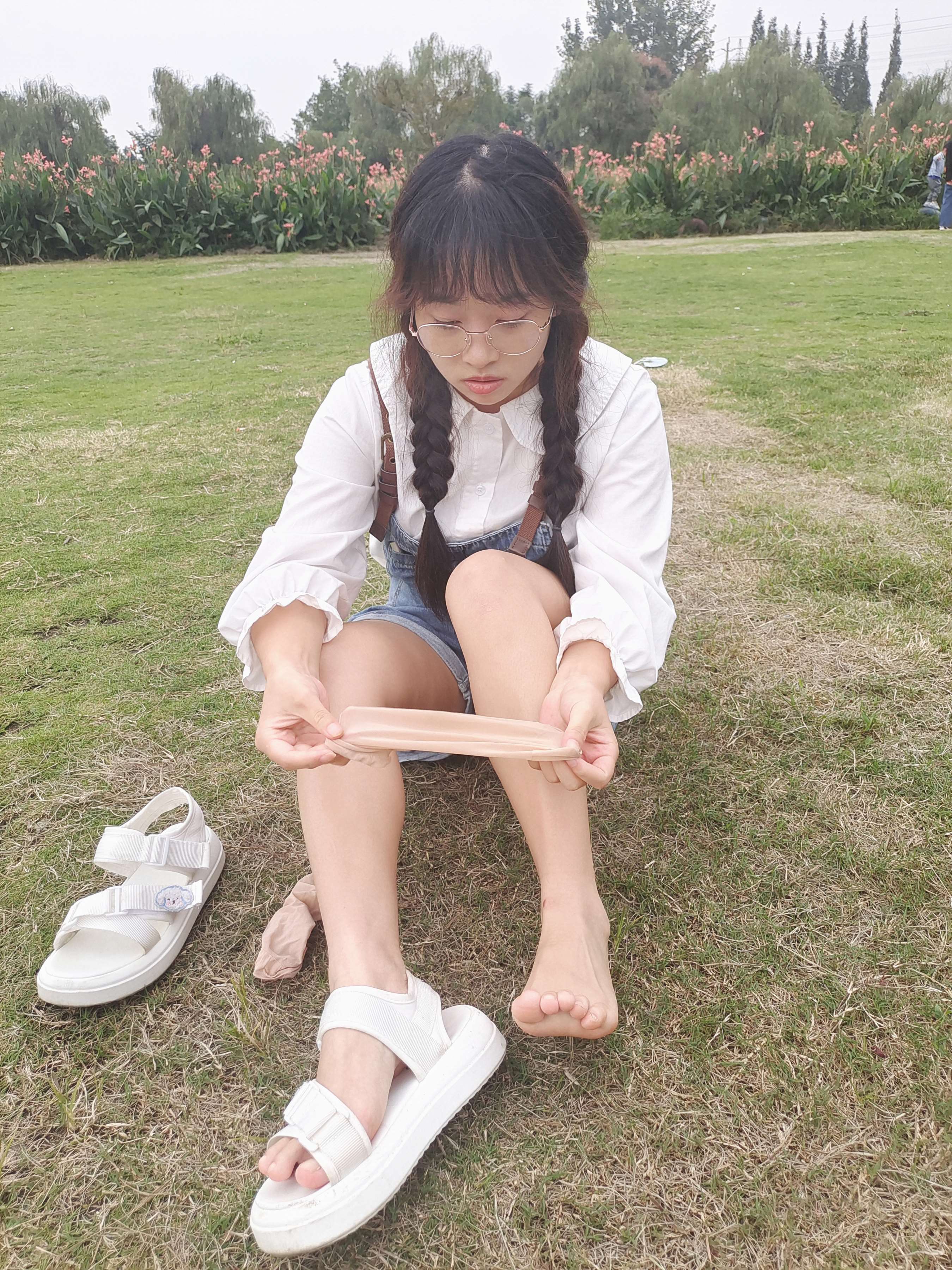 《宝儿 – 披着情绪的花》作品图