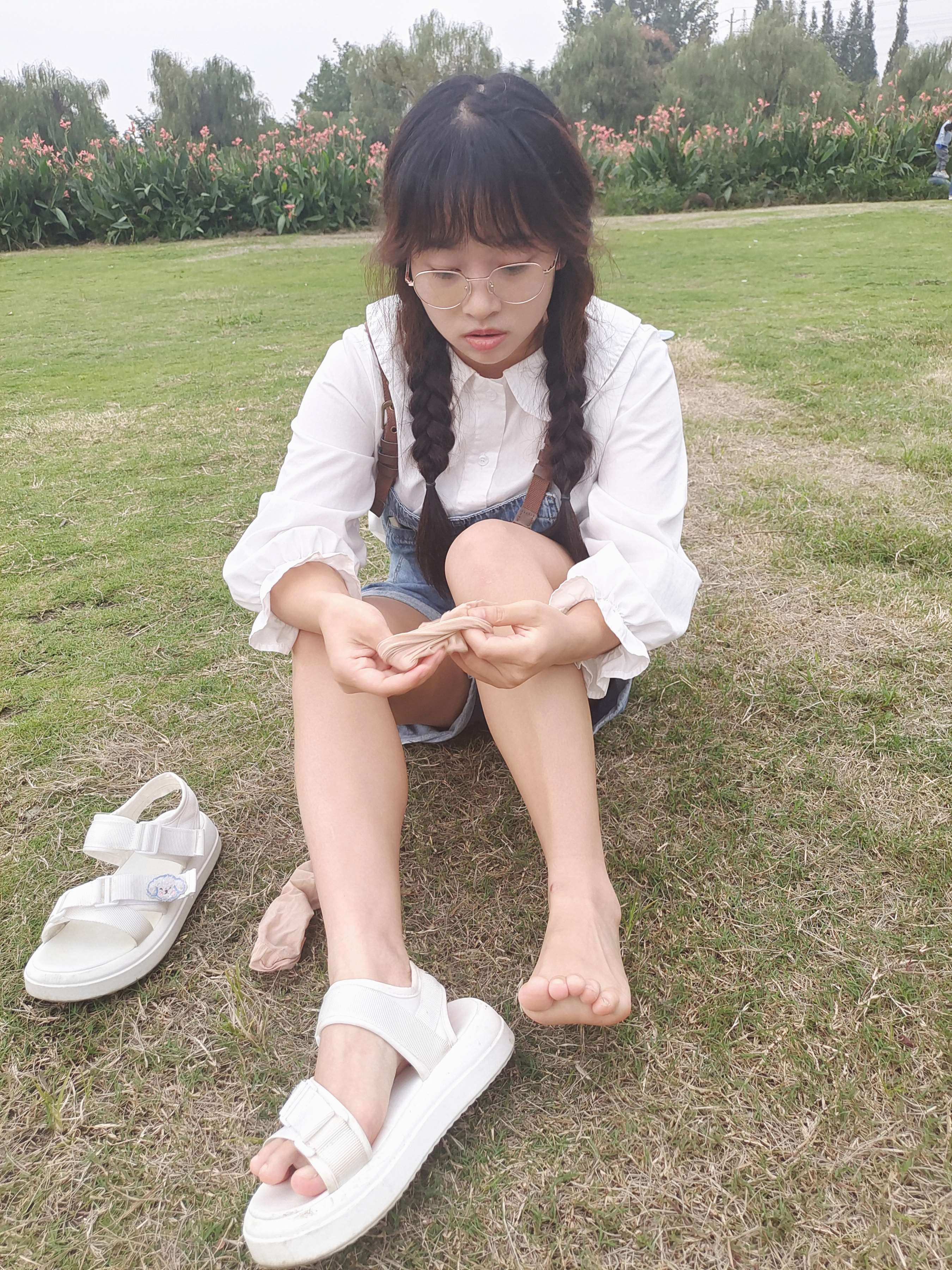 《宝儿 – 披着情绪的花》作品图