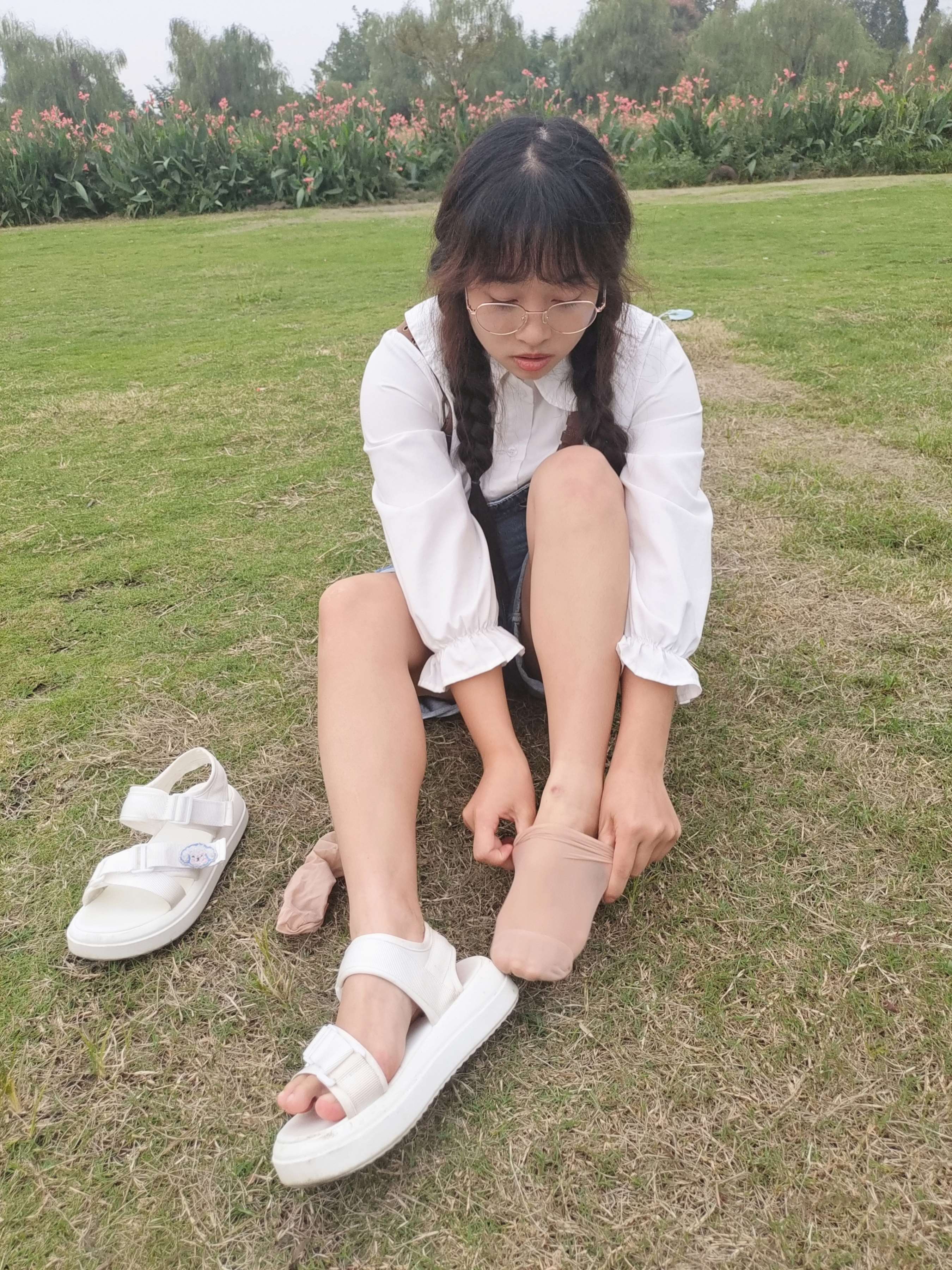 《宝儿 – 披着情绪的花》作品图