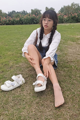 宝儿 – 披着情绪的花