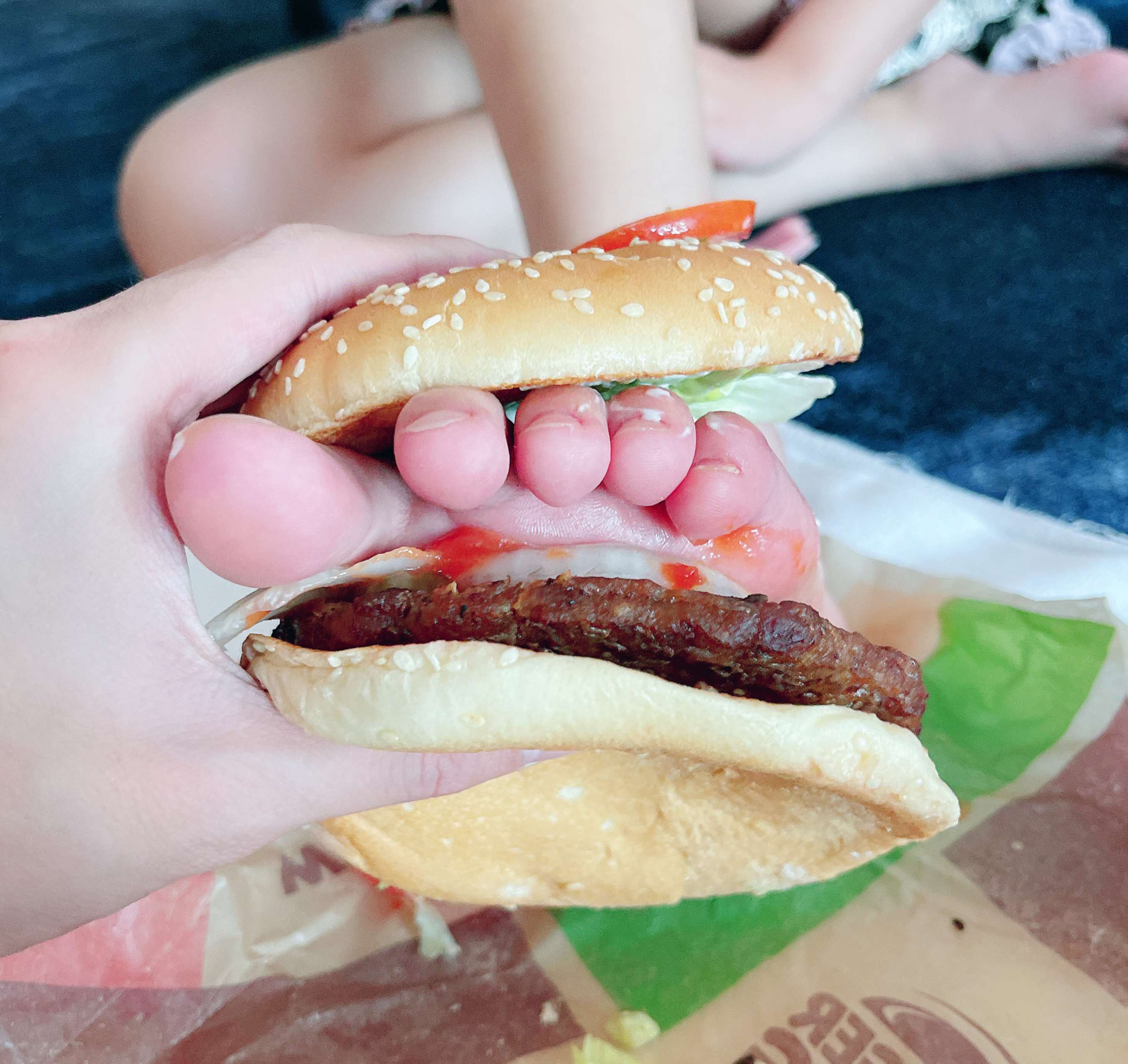 《茶茶和你拼啦-来，吃汉堡》作品图