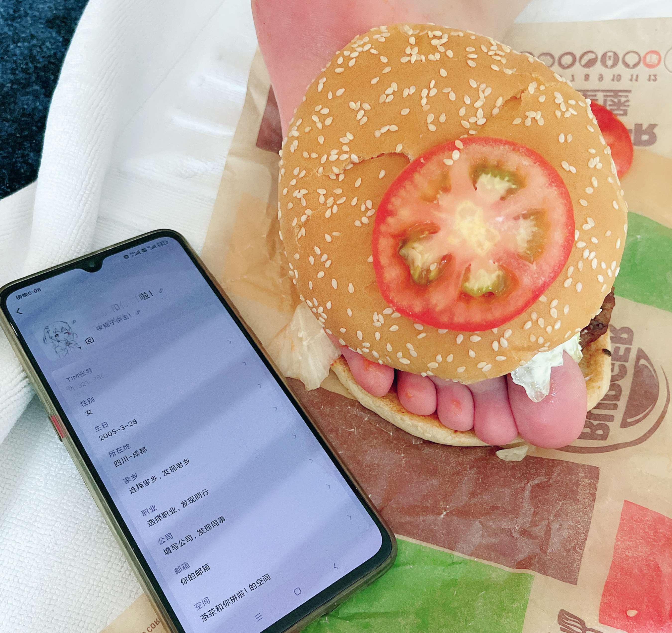 《茶茶和你拼啦-来，吃汉堡》作品图