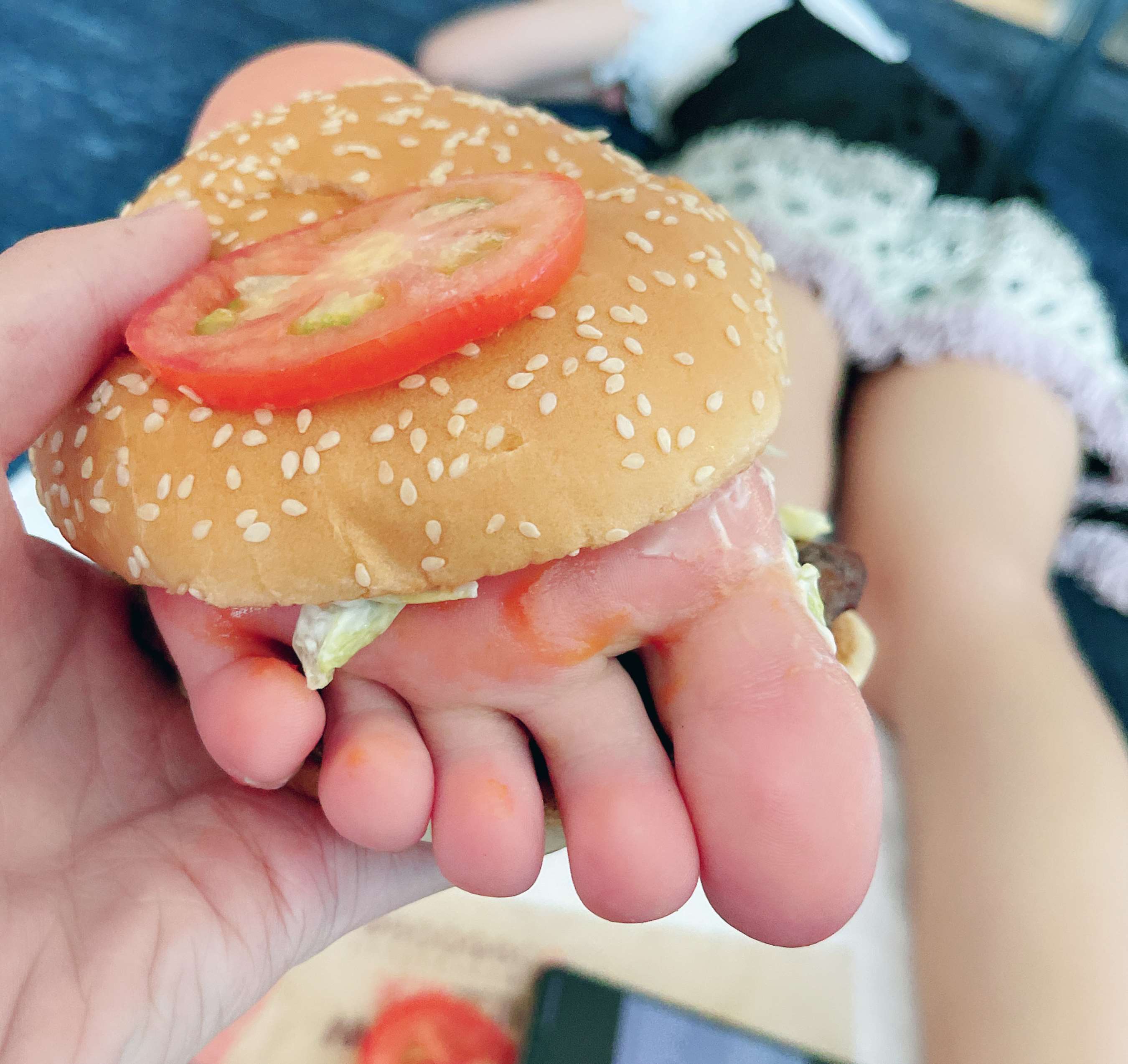 《茶茶和你拼啦-来，吃汉堡》作品图