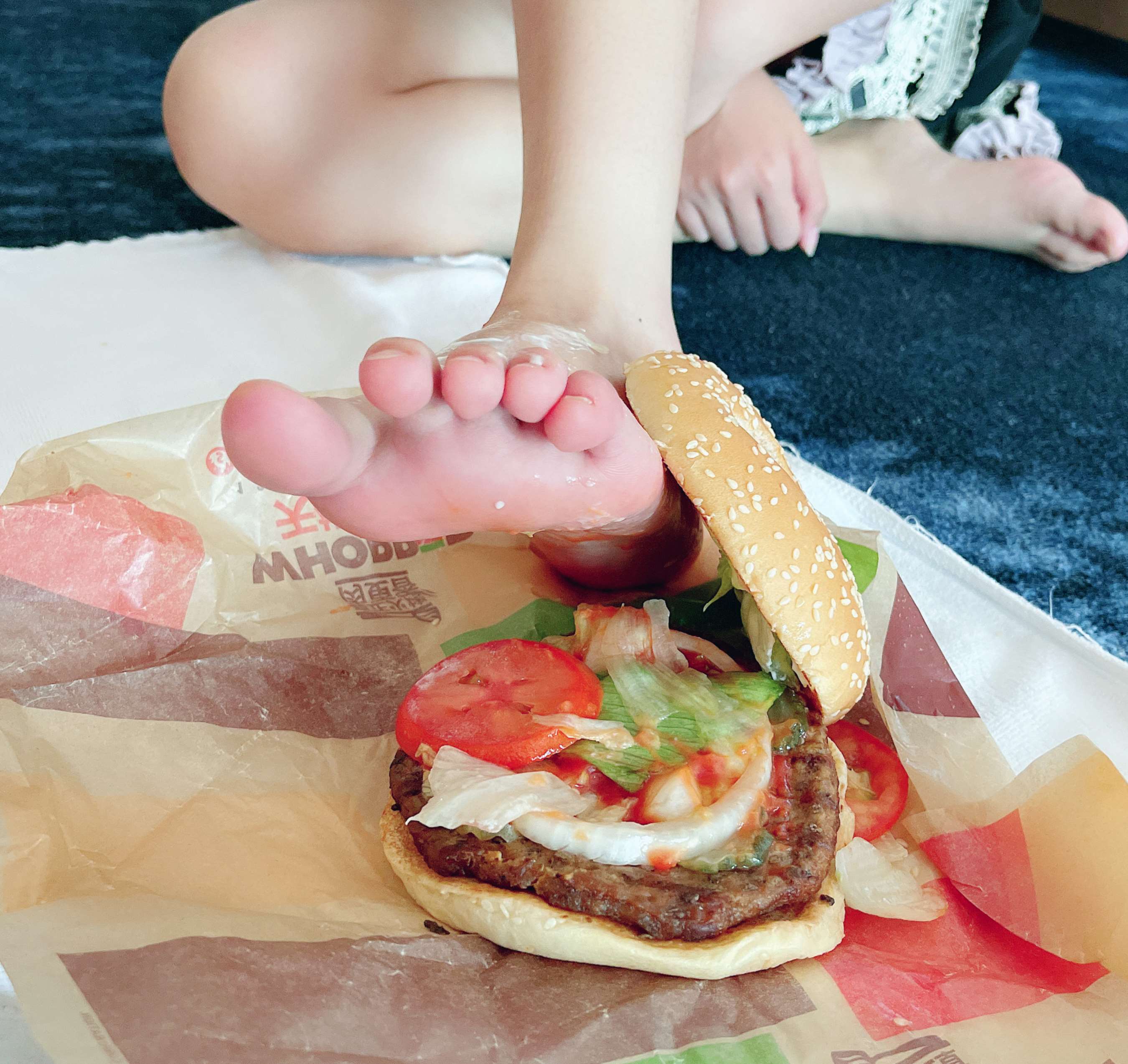 《茶茶和你拼啦-来，吃汉堡》作品图