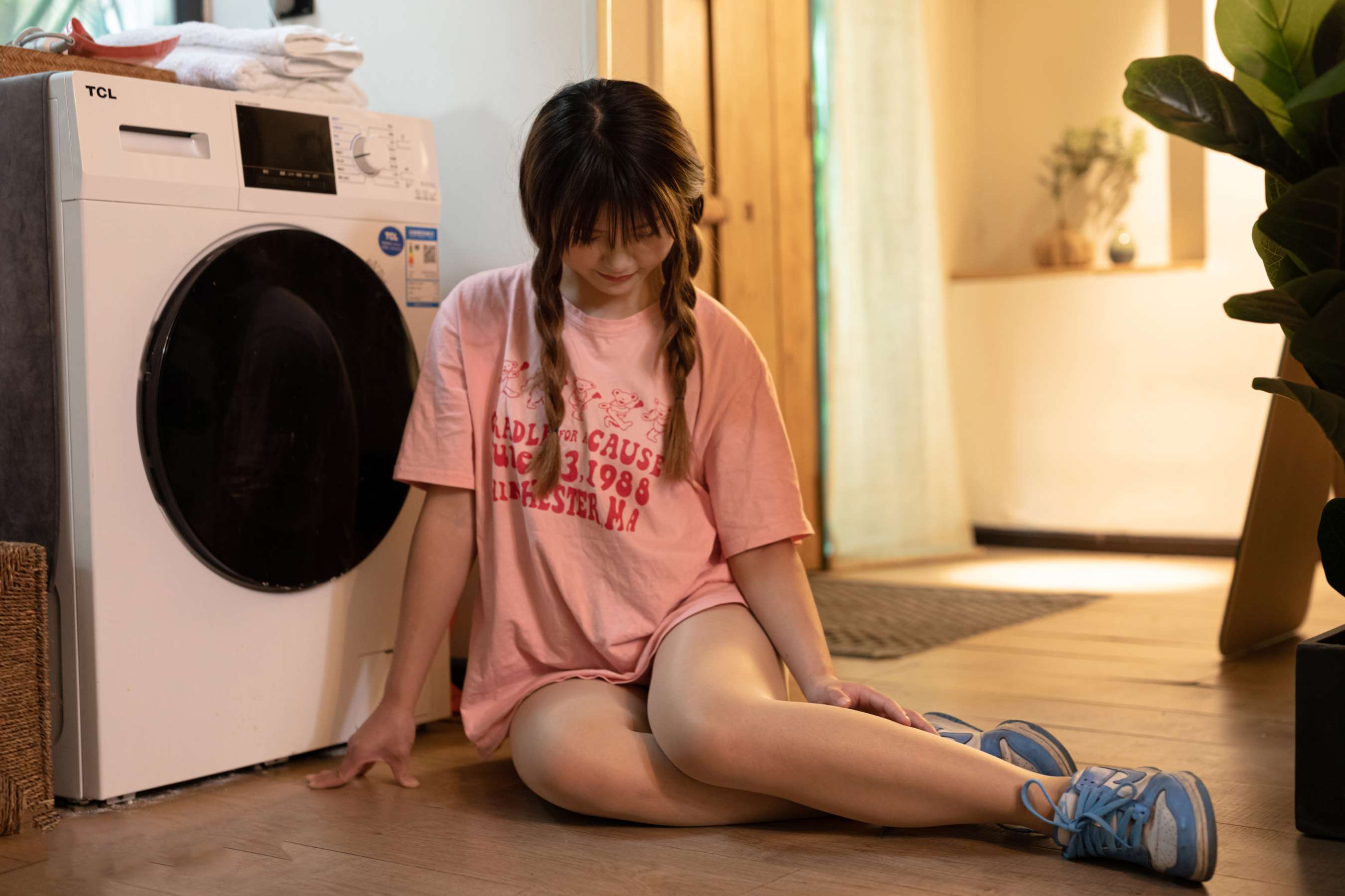 《萱萱球鞋の丝袜脚》作品图