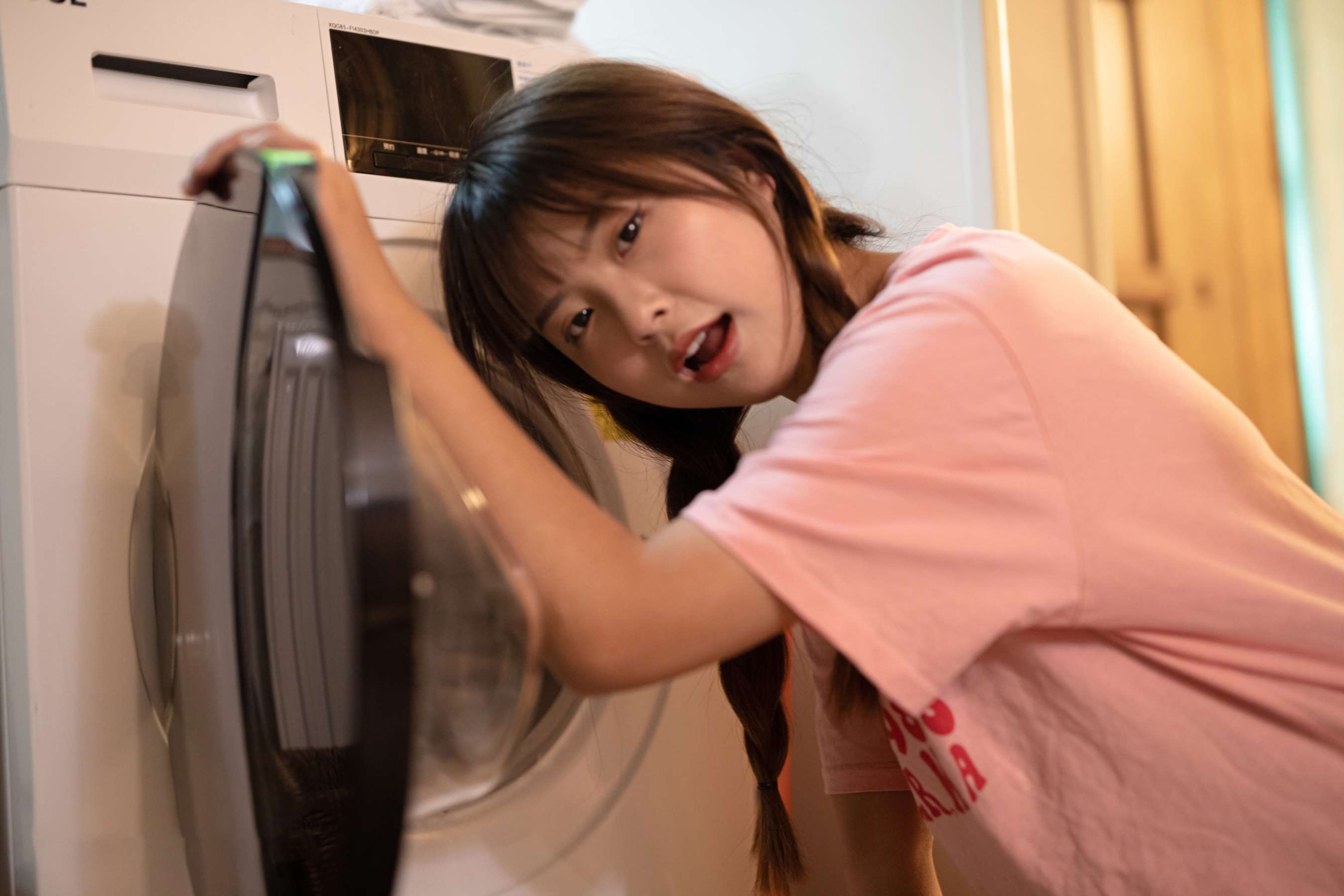 《萱萱球鞋の丝袜脚》作品图