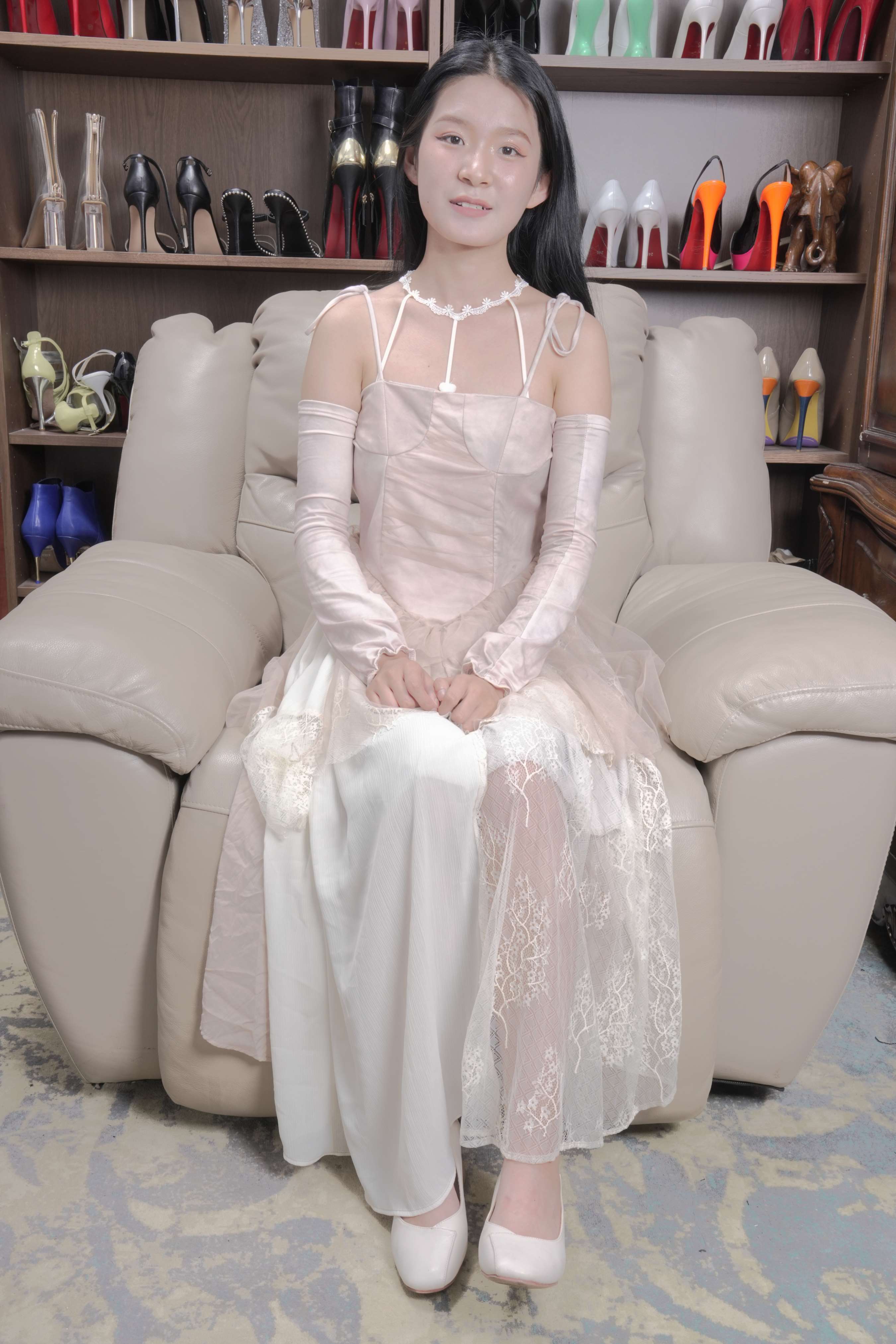 《王瑶瑶展示她的性感的小脚丫》作品图