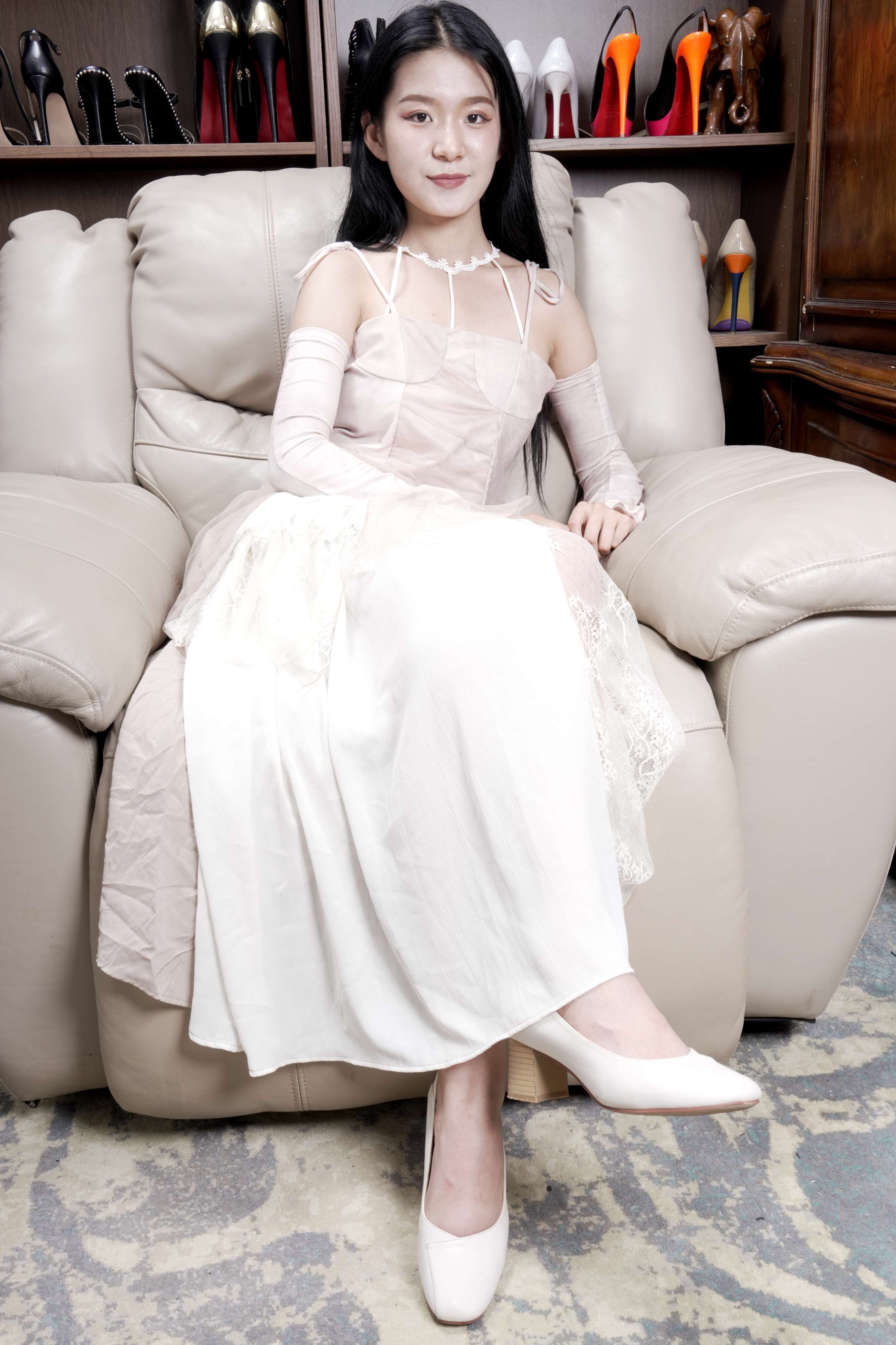 《王瑶瑶展示她的性感的小脚丫》作品图