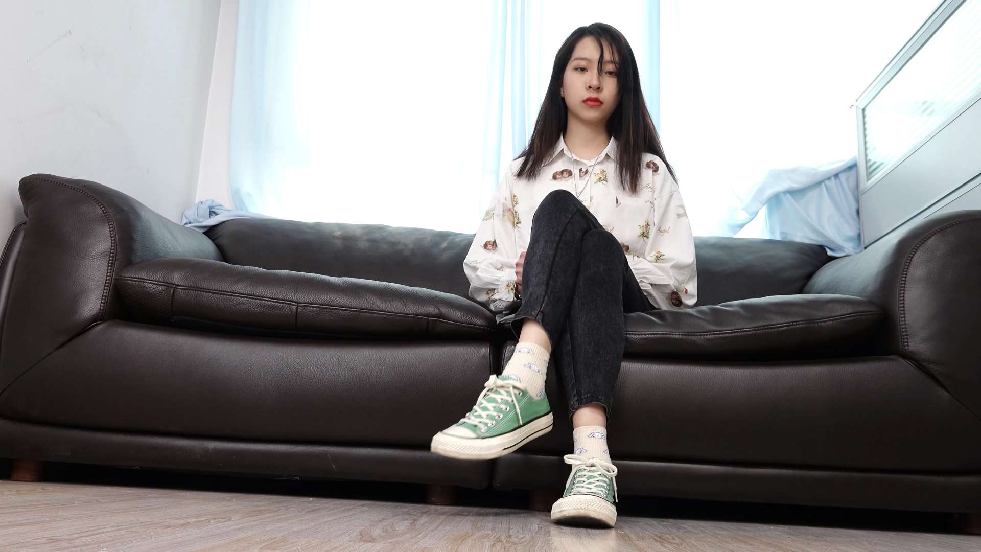 《[寄卖视频]-A&F-Yiyi展示她性感的小脚丫》作品图