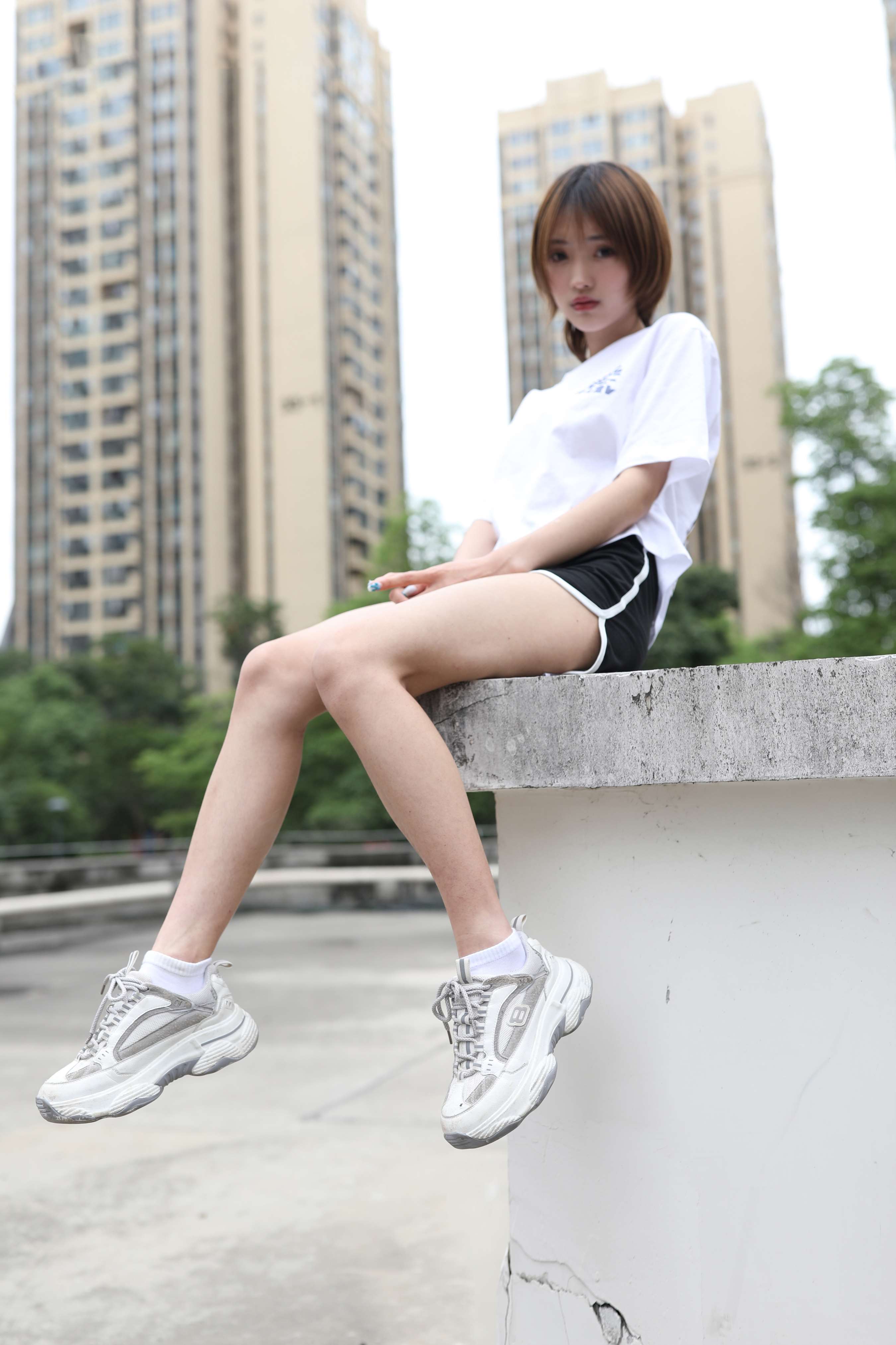 《茜茜脏棉袜の裸足》作品图