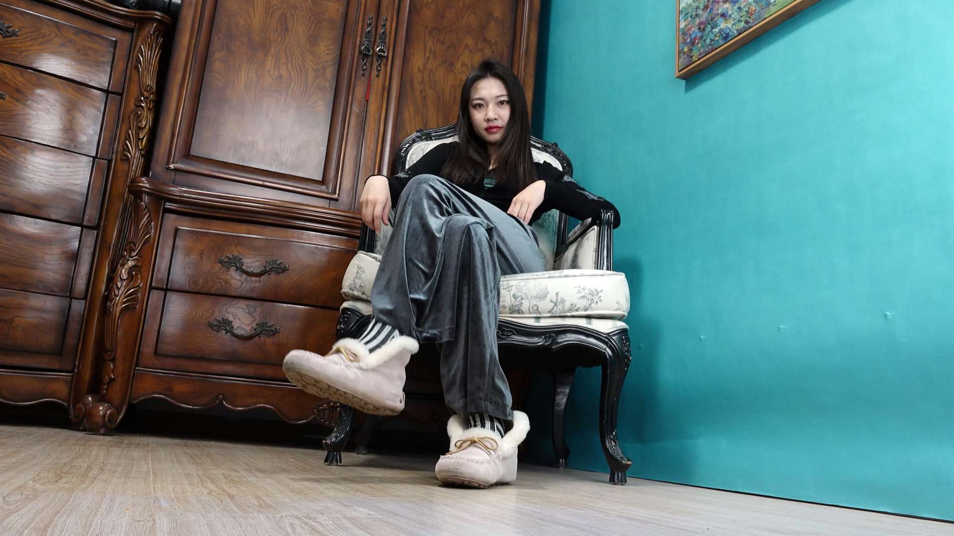 《[寄卖视频]-A&F-王琳琳展示她的性感的脚丫(棉袜+裸足)》作品图