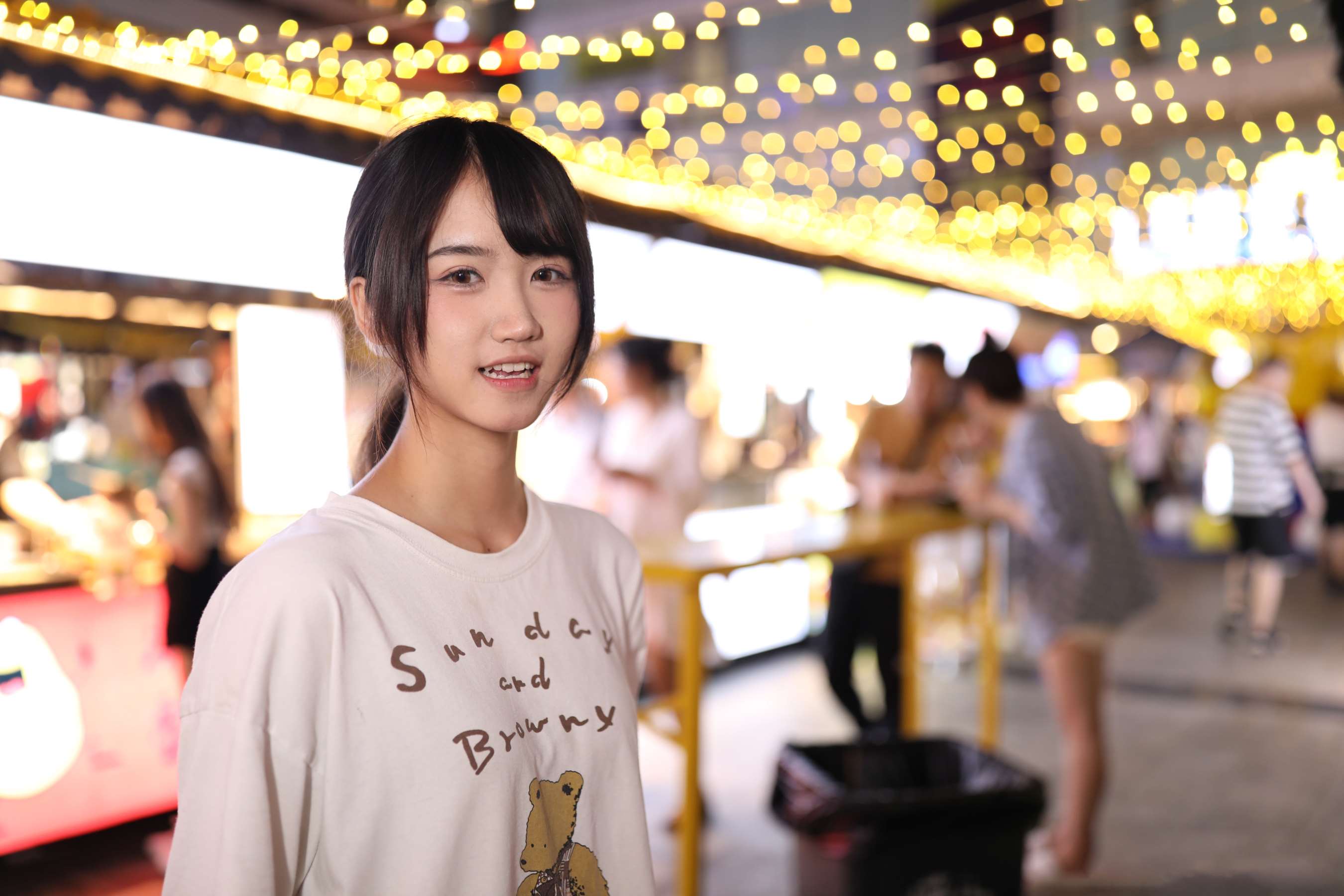 《莹莹KTV里展棉袜脚》作品图