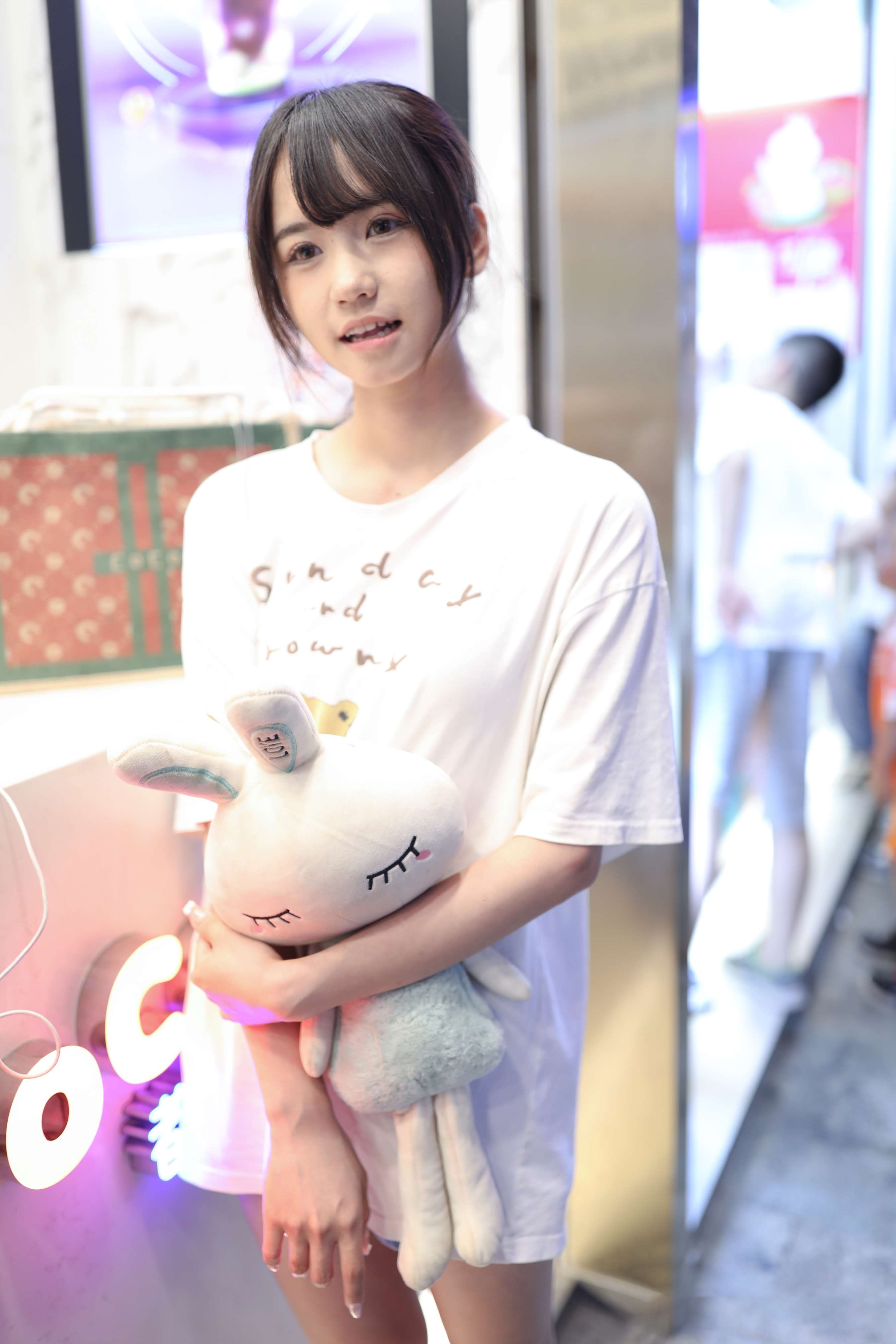 《莹莹KTV里展棉袜脚》作品图