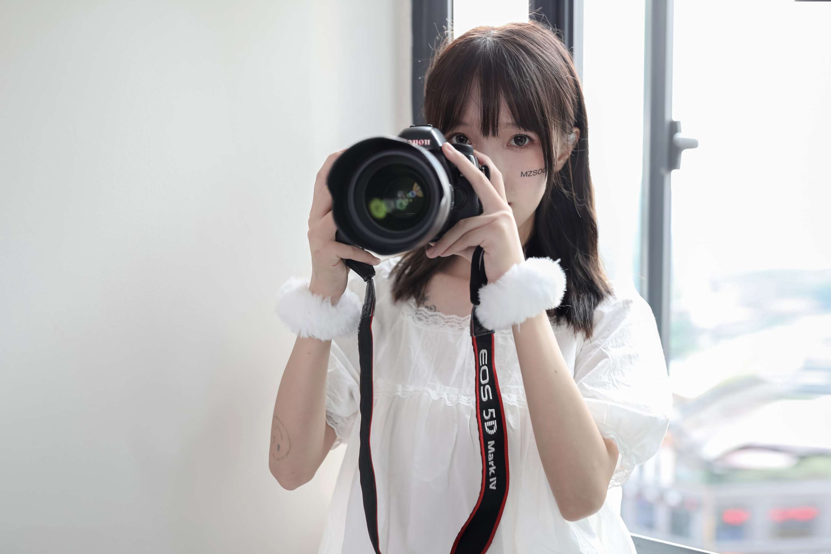 《樱子帆布鞋の冰丝脚》作品图