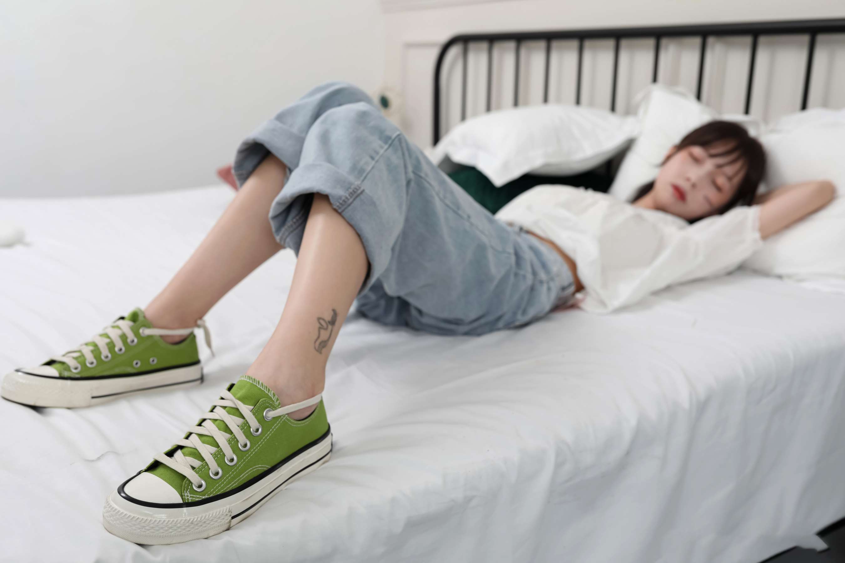 《樱子帆布鞋の冰丝脚》作品图