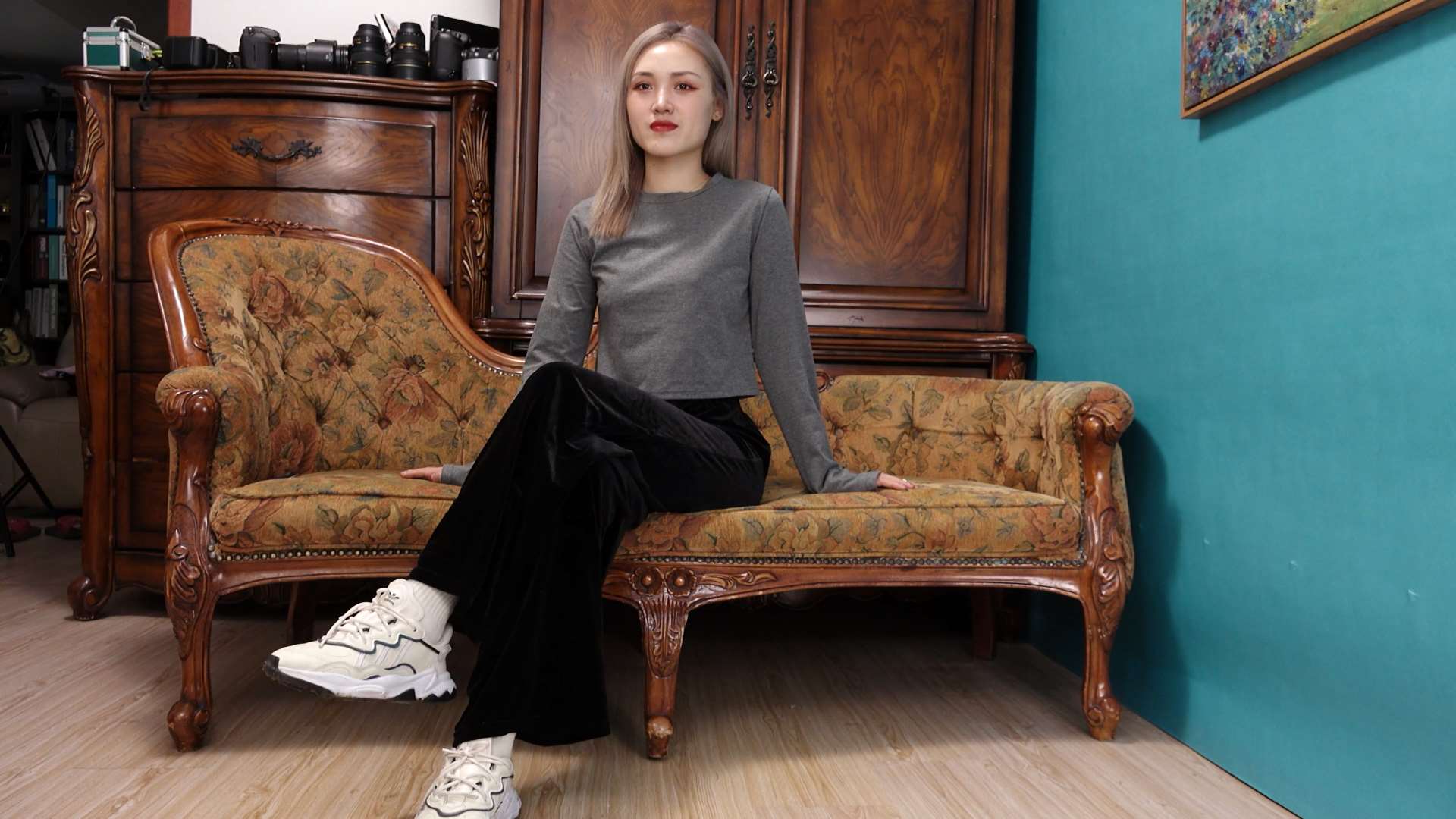 《[寄卖视频]A&F-菲雪展示她性感的裸足》作品图