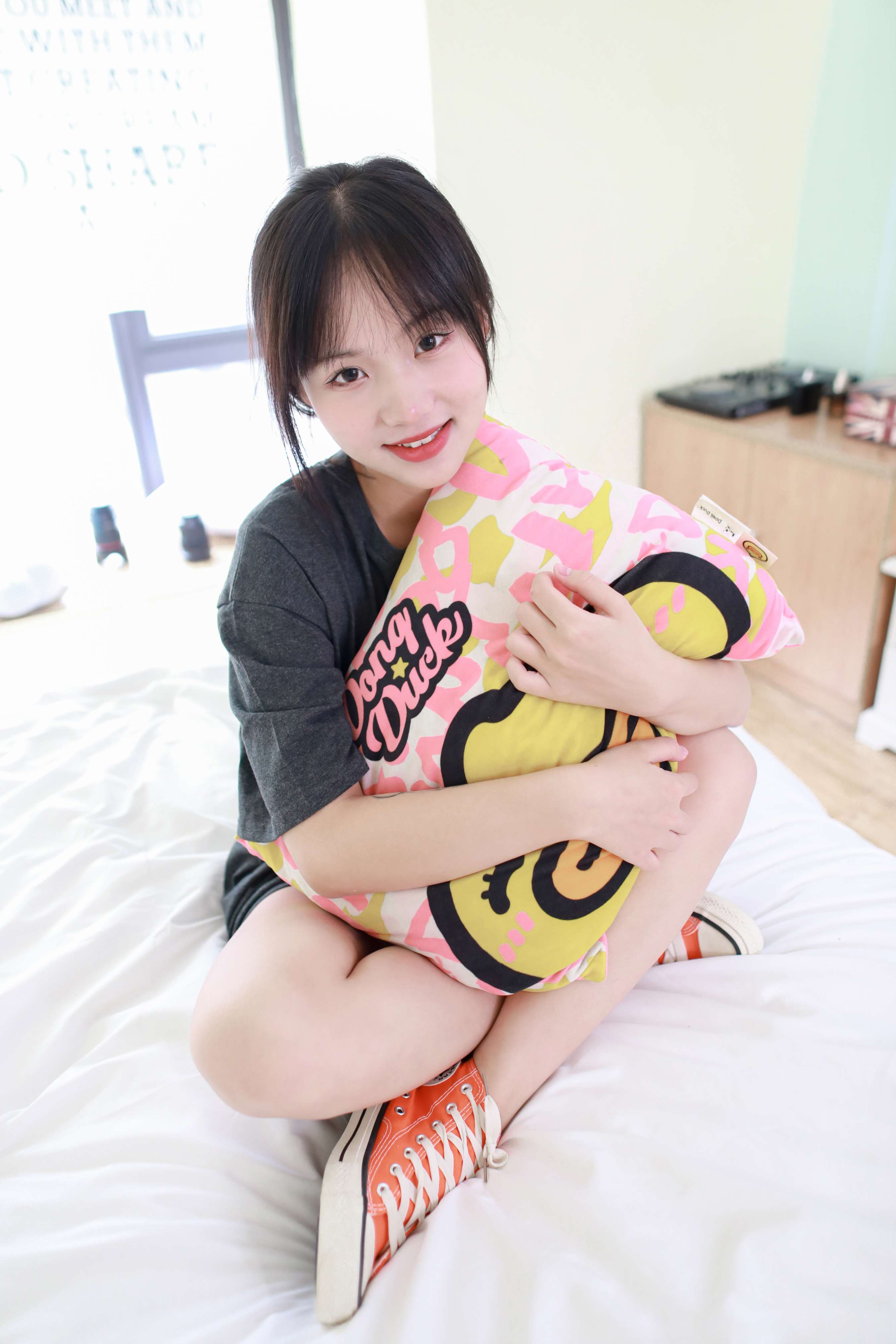 《小麦高帮帆布鞋の棉袜脚》作品图