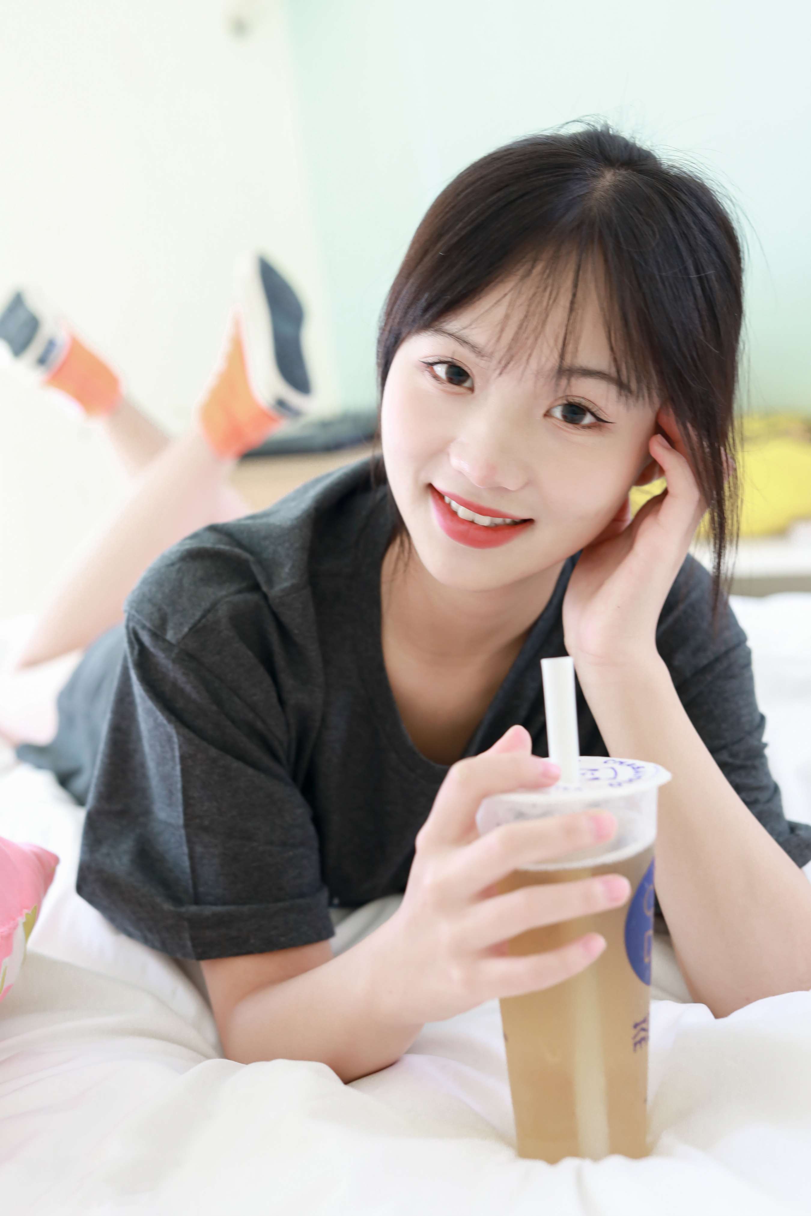 《小麦高帮帆布鞋の棉袜脚》作品图