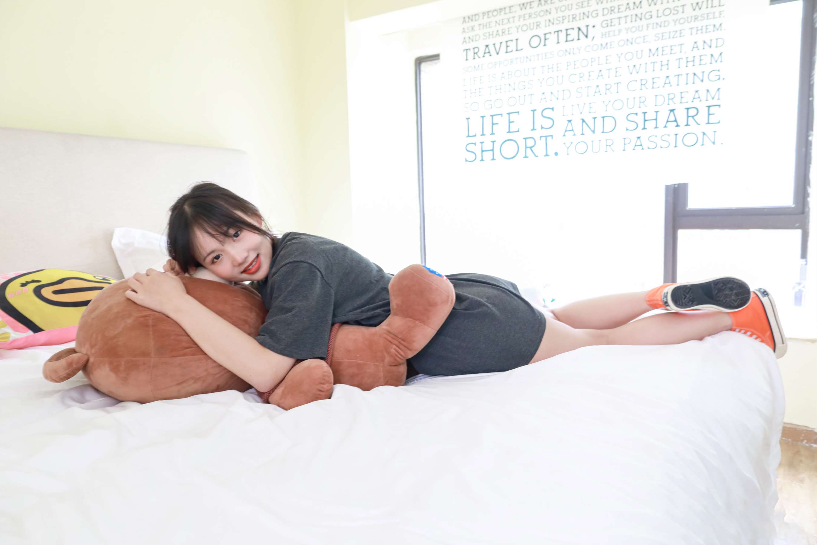 《小麦高帮帆布鞋の棉袜脚》作品图