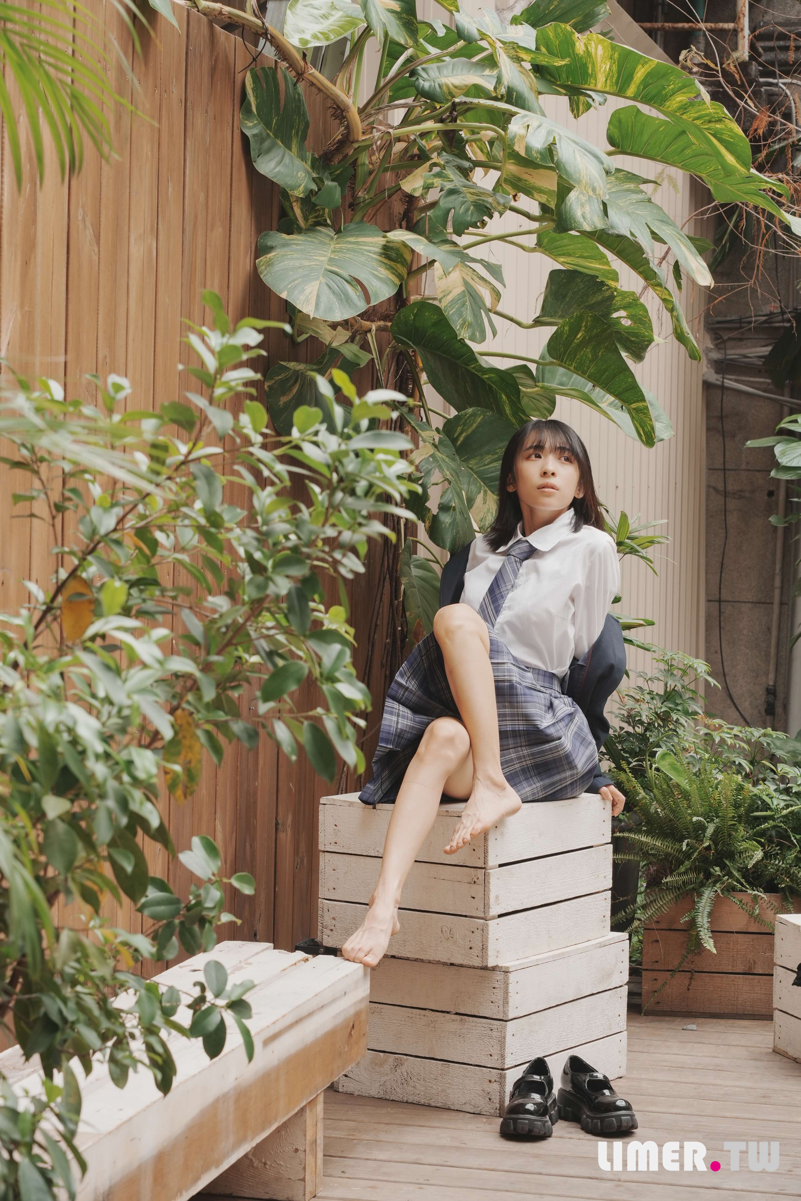 《[寄卖]子子 JK小腿袜到裸足的偷窥视角》作品图