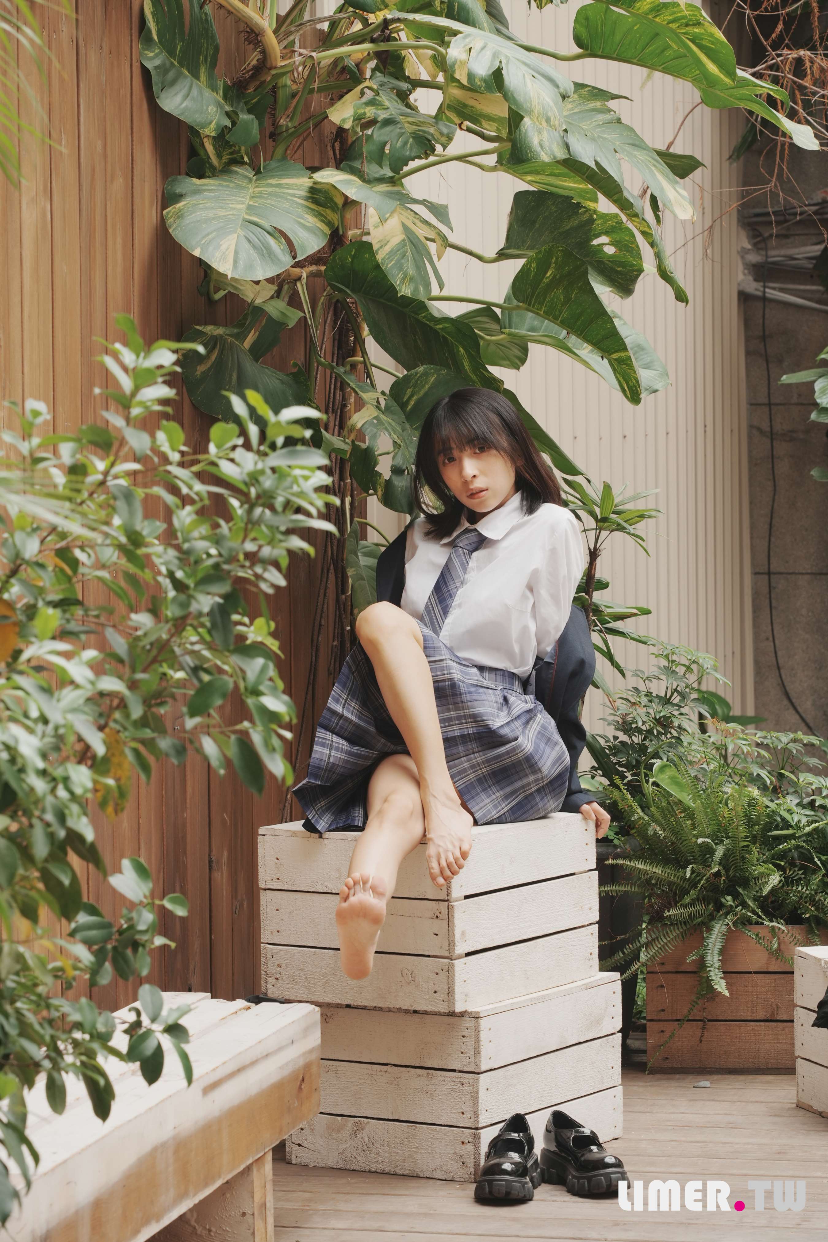 《[寄卖]子子 JK小腿袜到裸足的偷窥视角》作品图