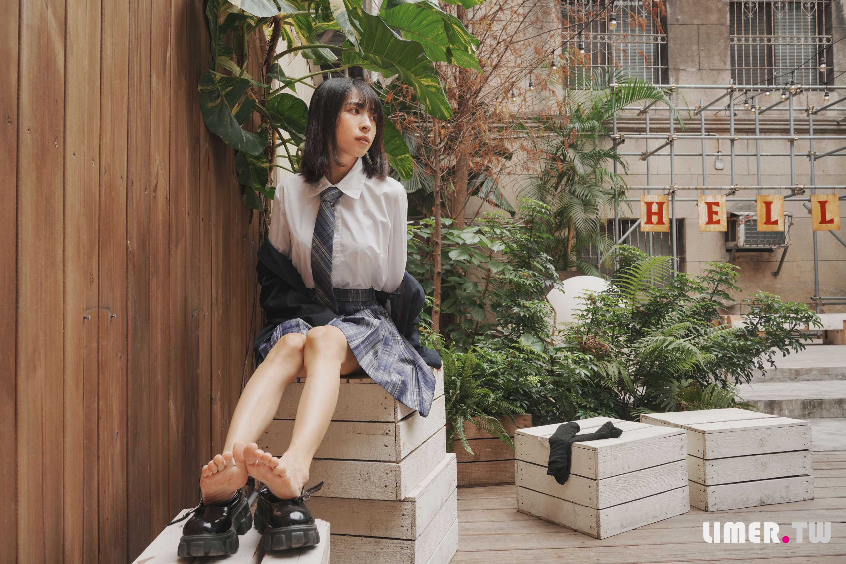 《[寄卖]子子 JK小腿袜到裸足的偷窥视角》作品图