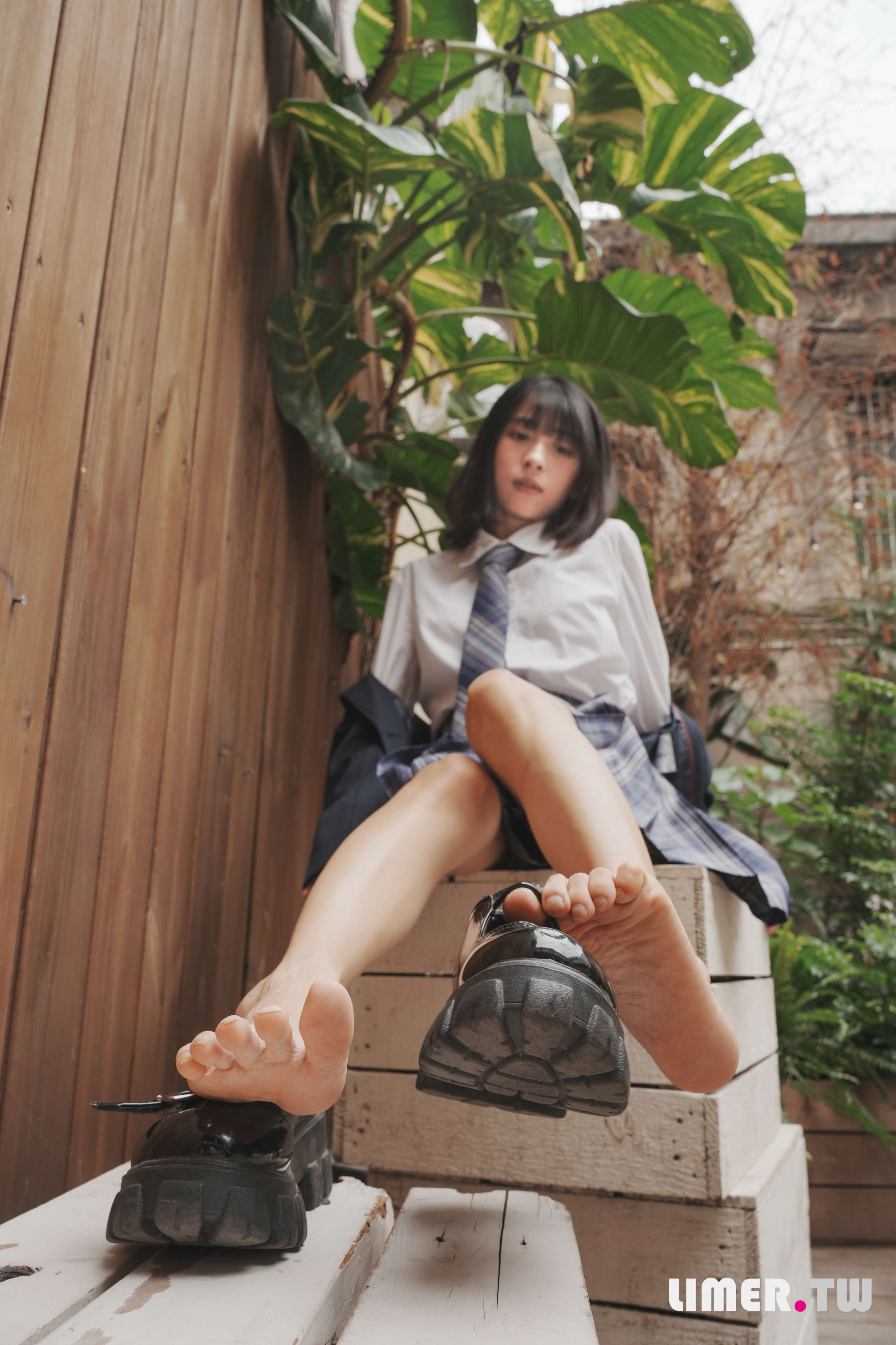 《[寄卖]子子 JK小腿袜到裸足的偷窥视角》作品图